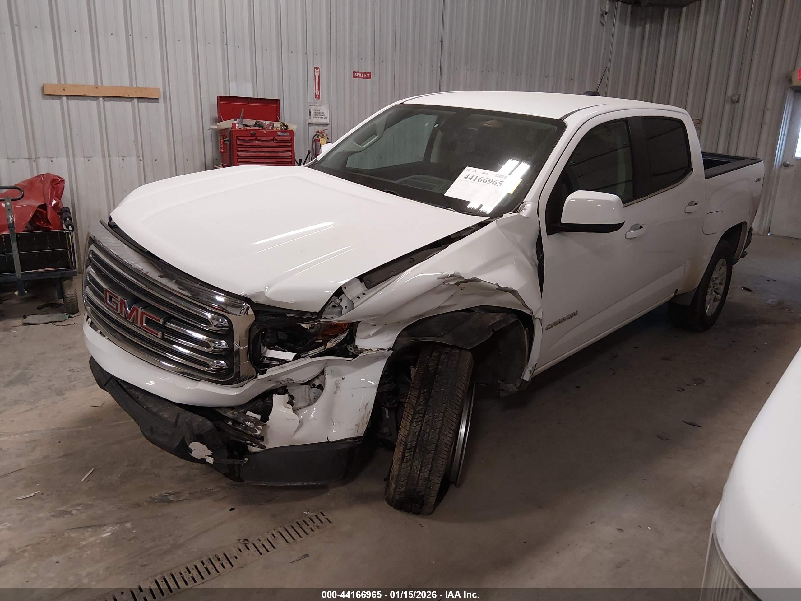 GMC CANYON image 2