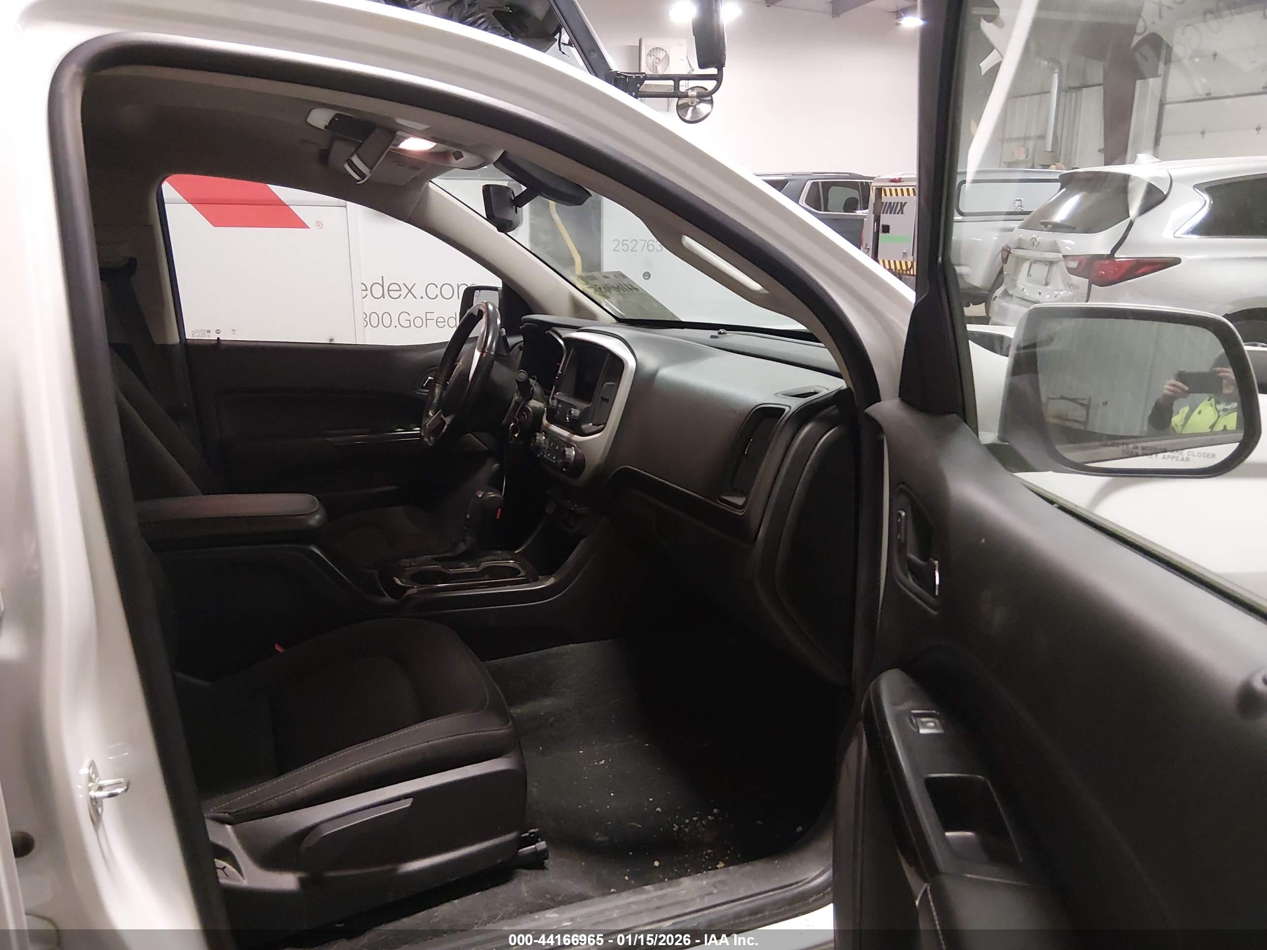 GMC CANYON image 5