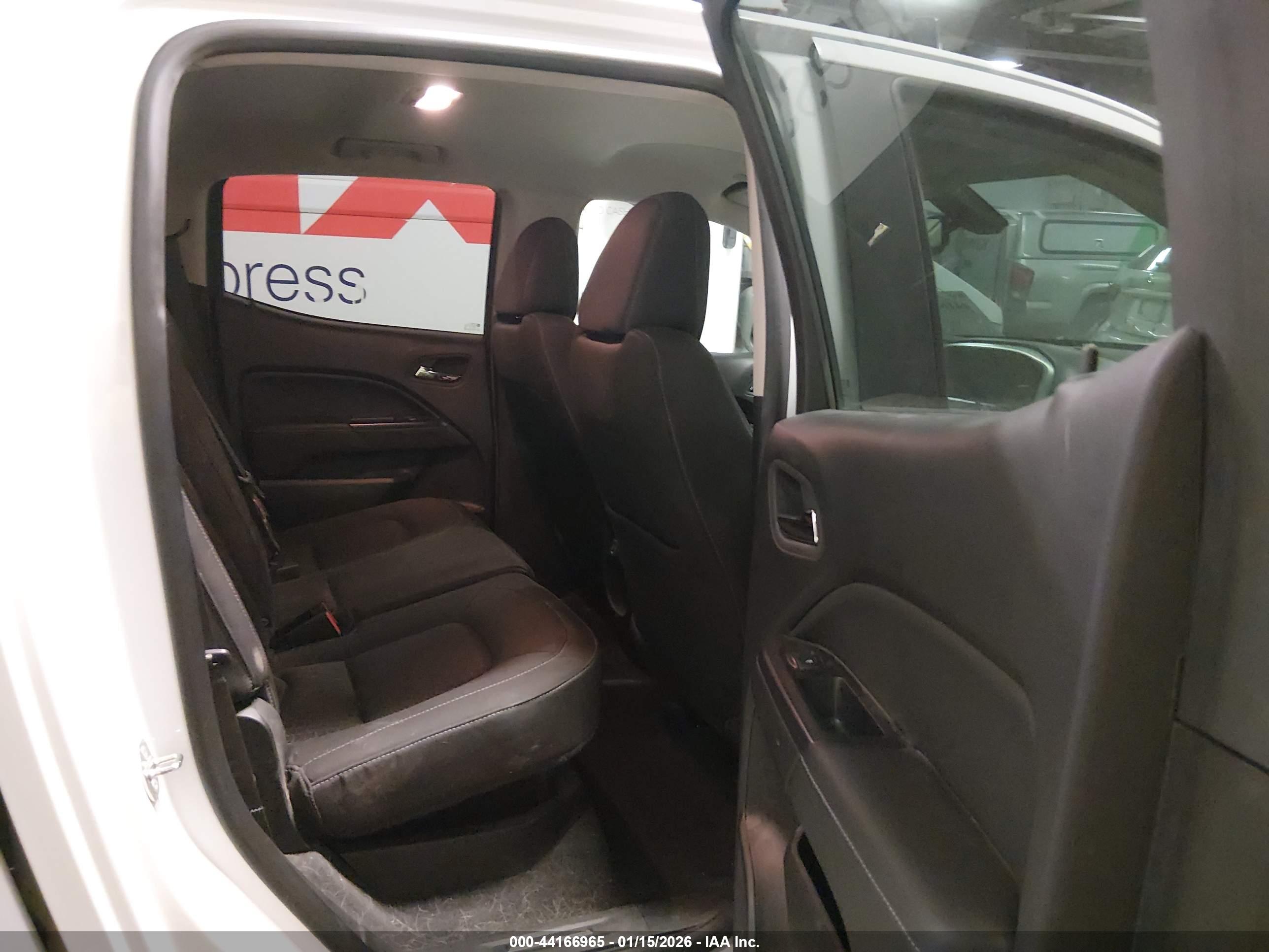 GMC CANYON image 8