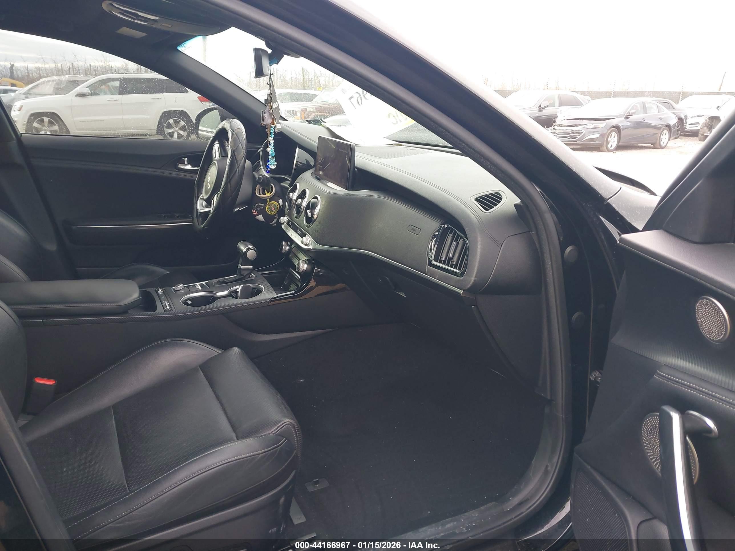 KIA STINGER image 5