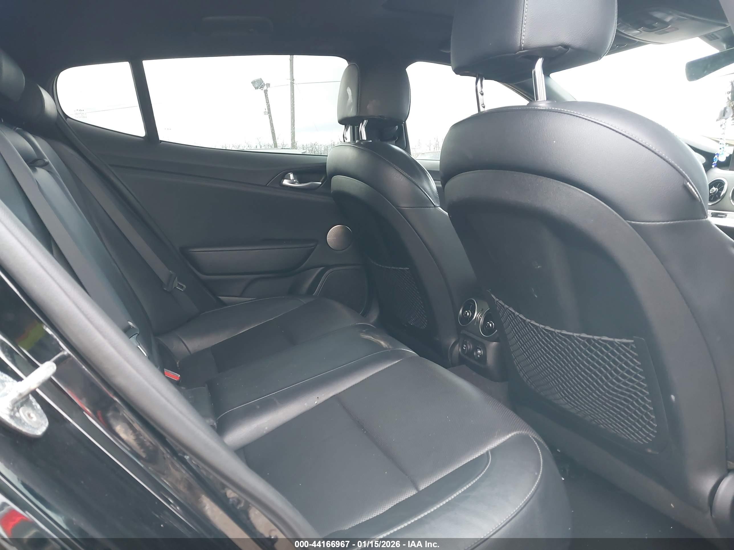 KIA STINGER image 8