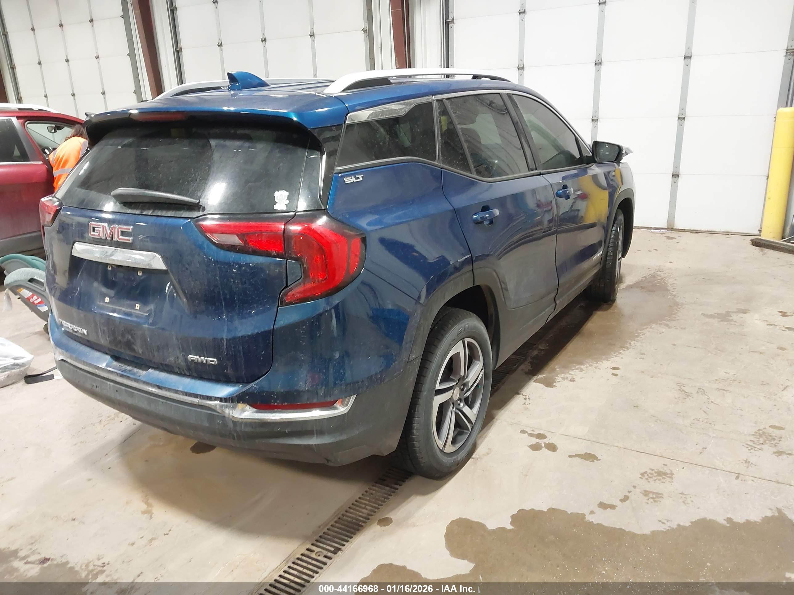 GMC TERRAIN image 4