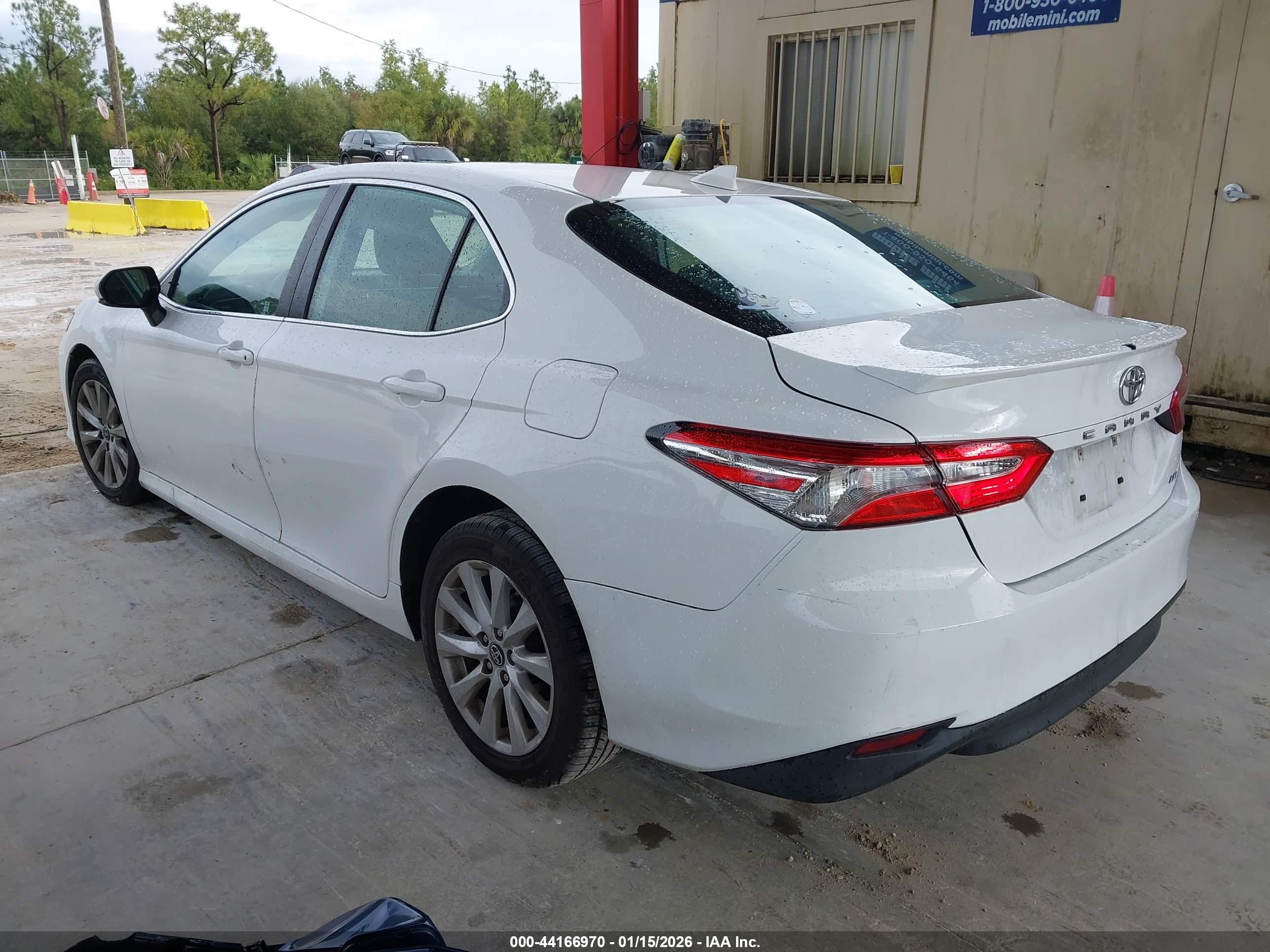 TOYOTA CAMRY image 3