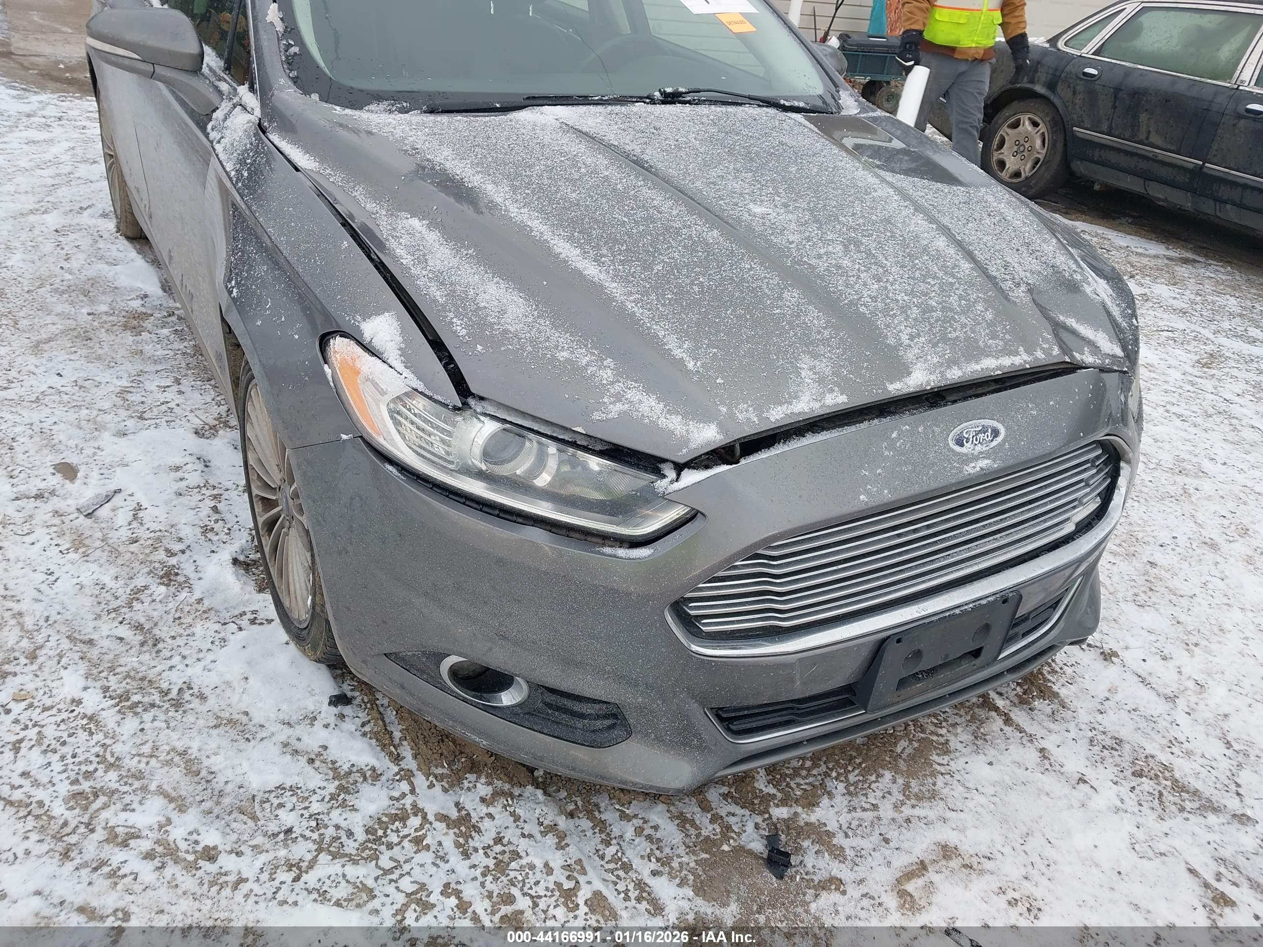 FORD FUSION image 6