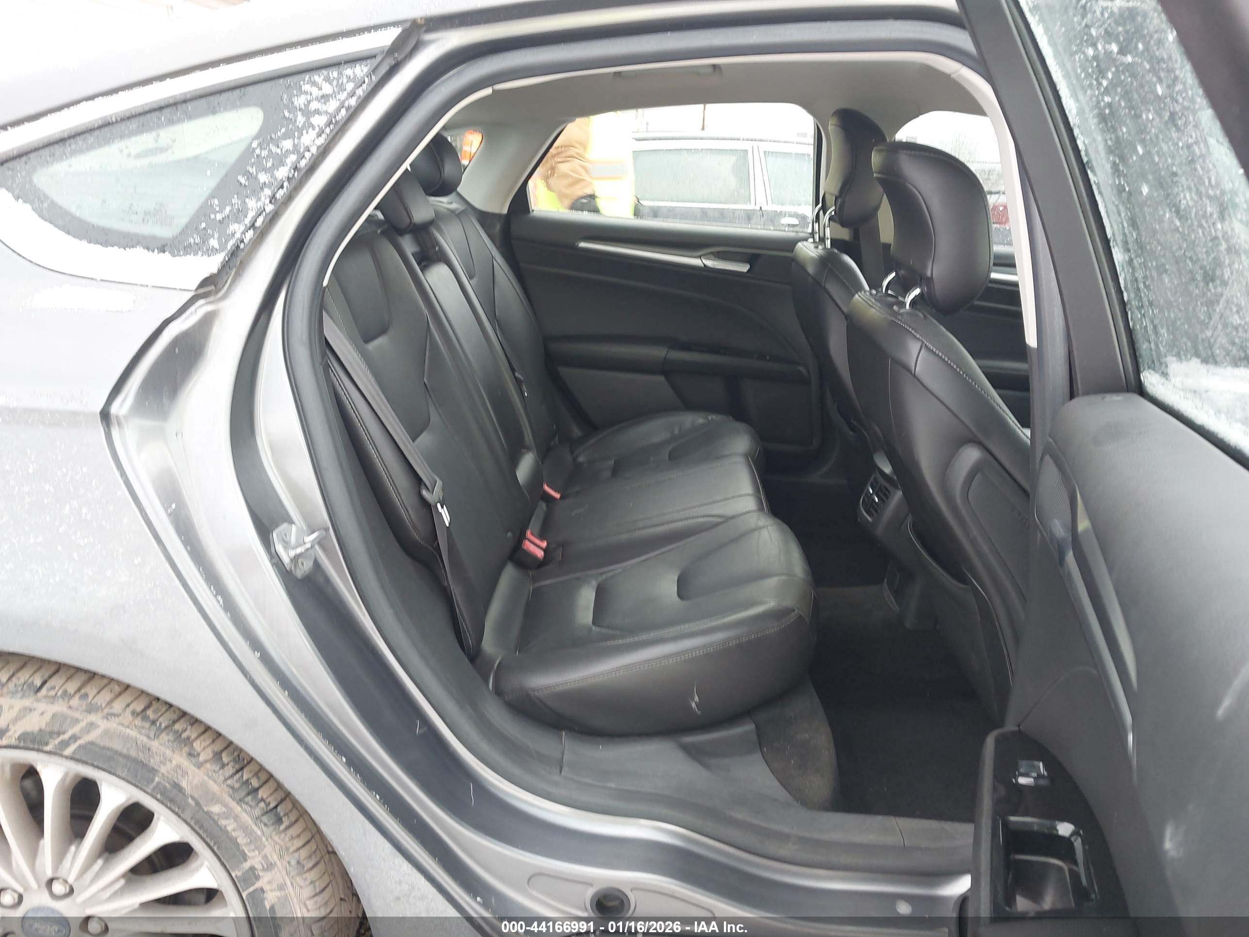 FORD FUSION image 8