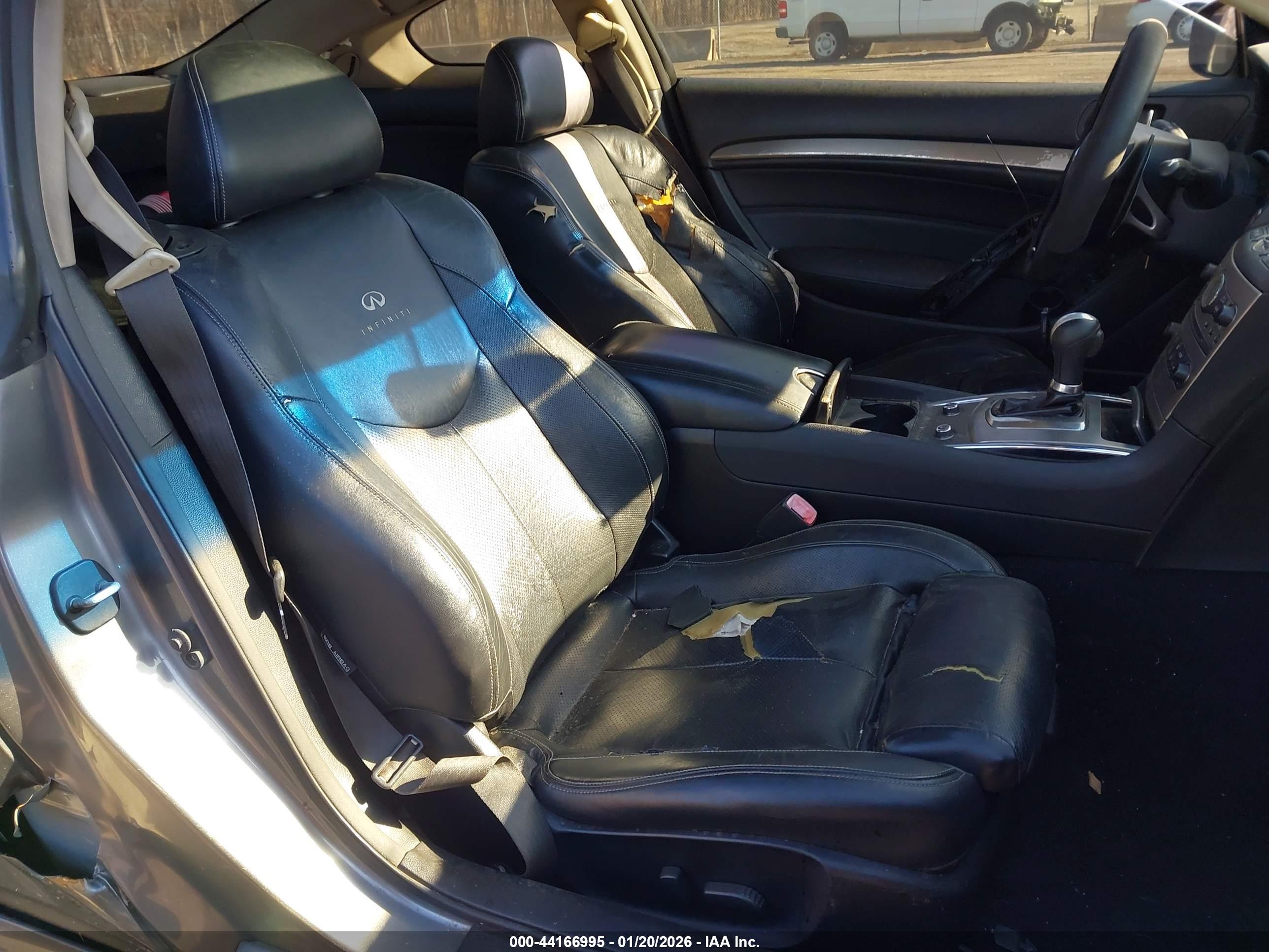 INFINITI G37 image 8