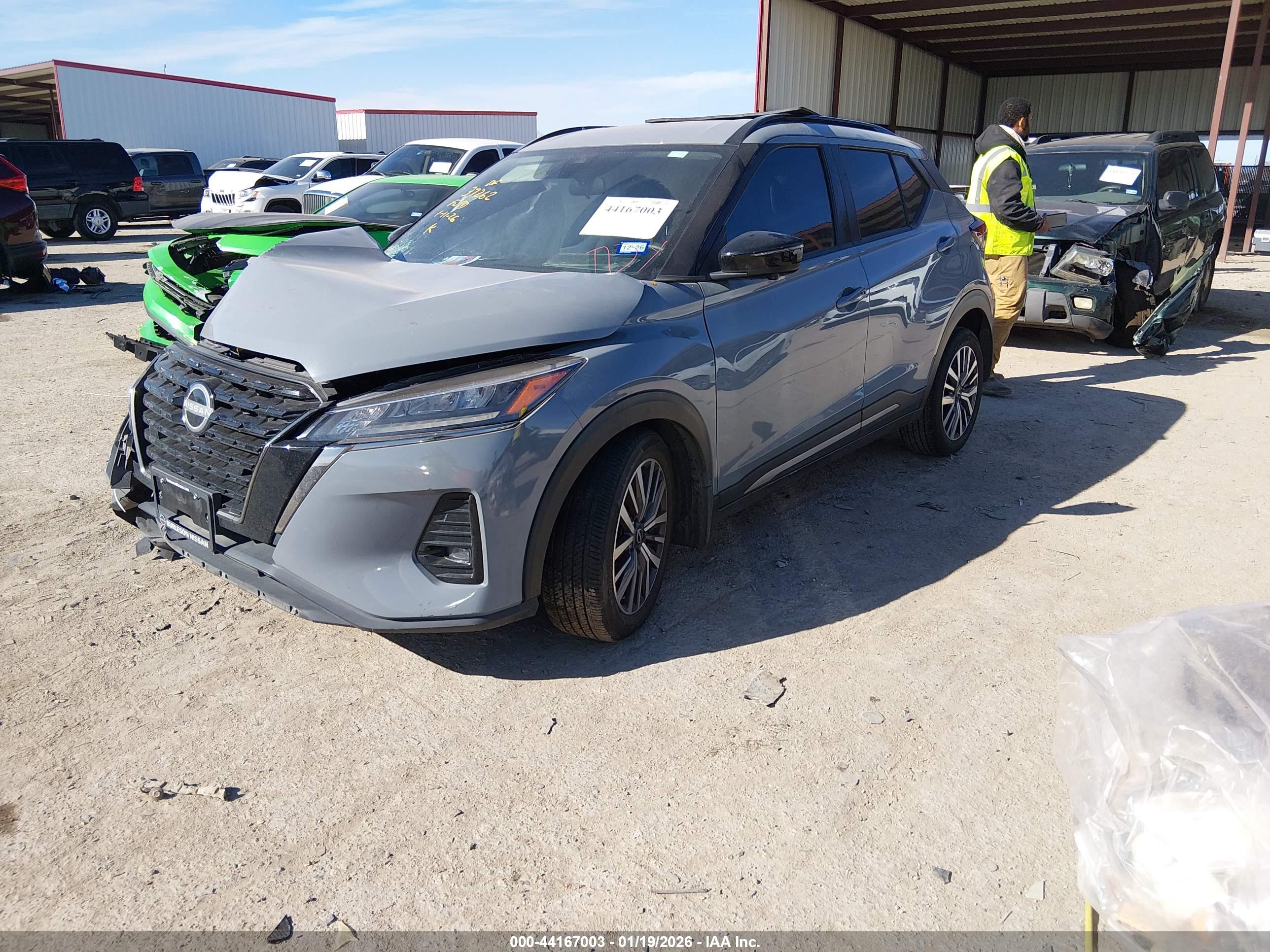 NISSAN KICKS image 2
