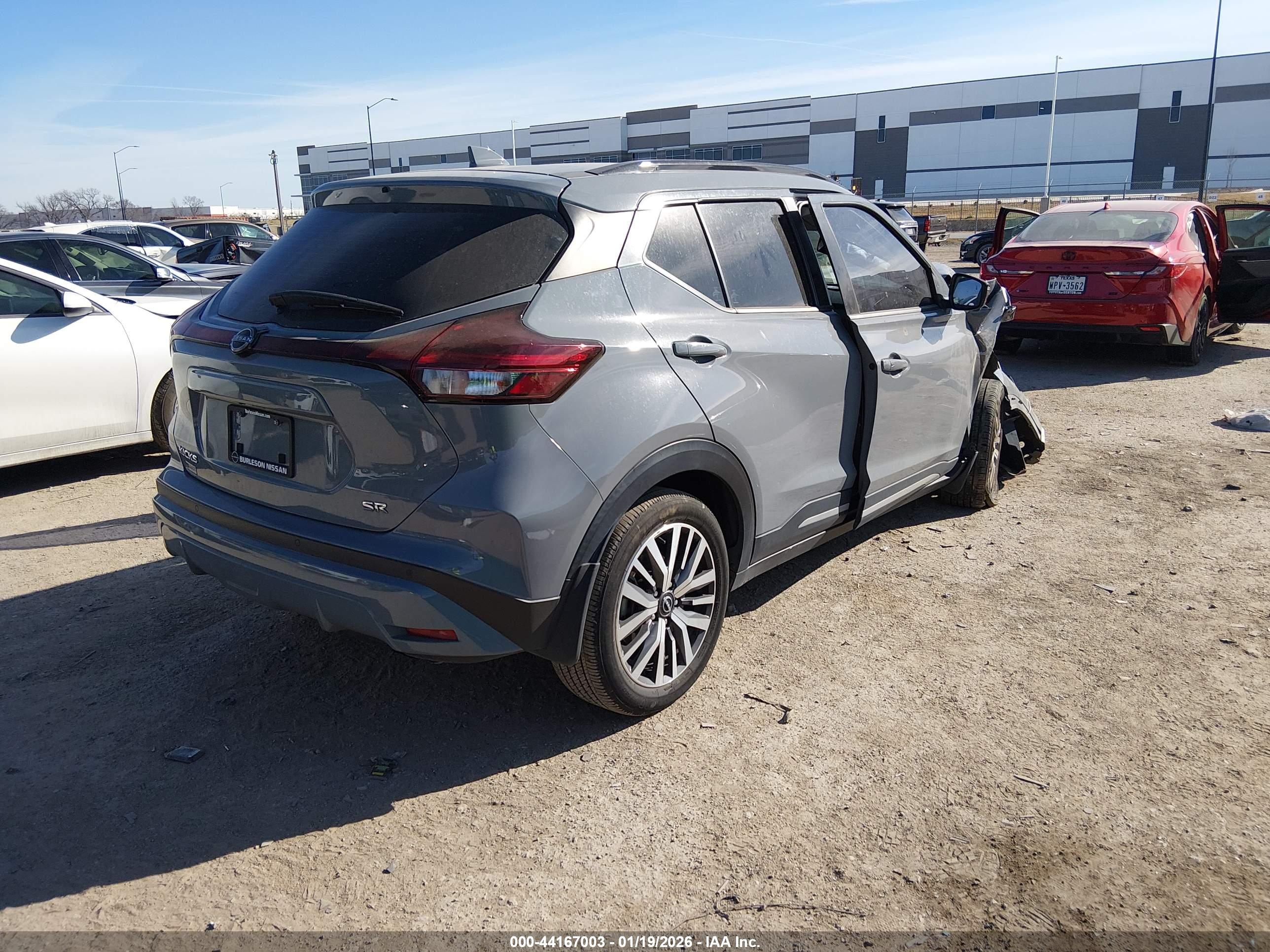 NISSAN KICKS image 4