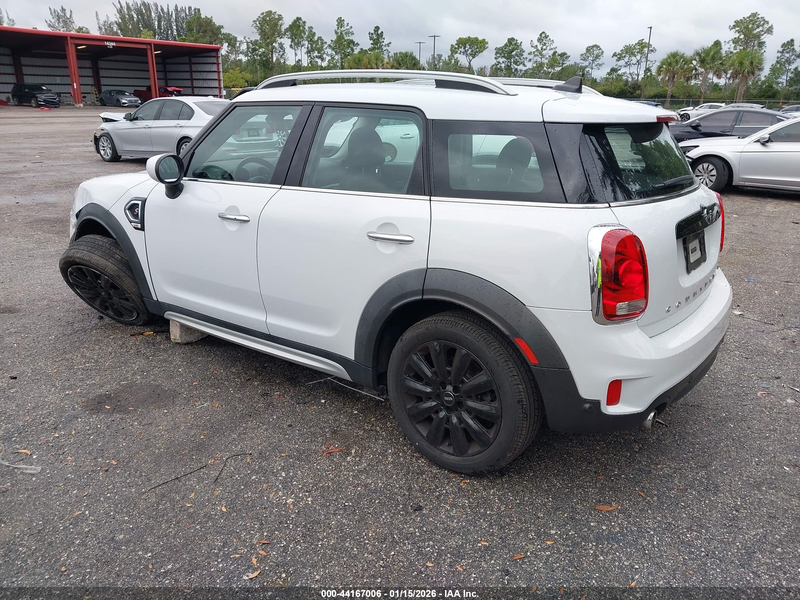 MINI COUNTRYMAN image 3