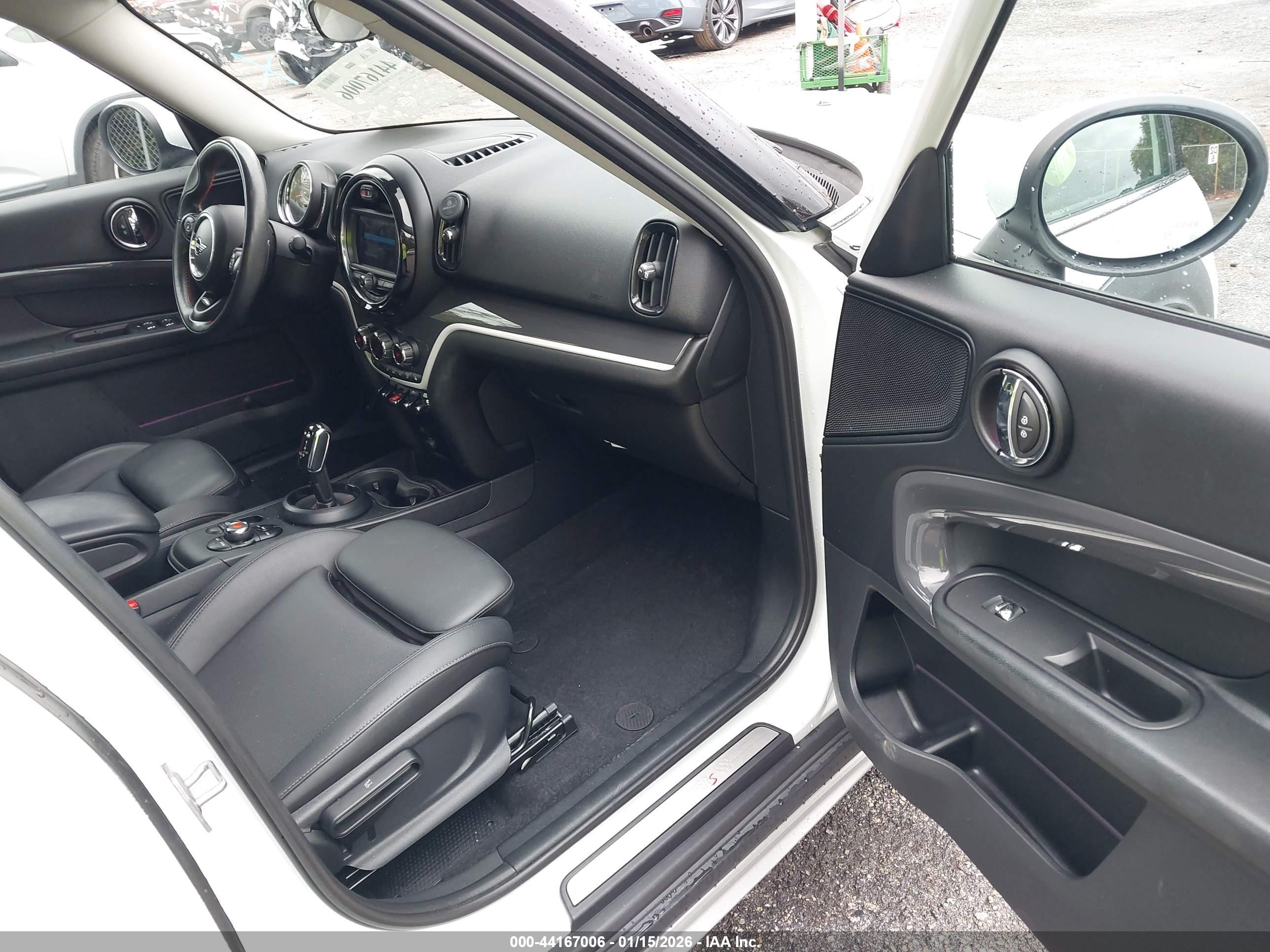 MINI COUNTRYMAN image 5