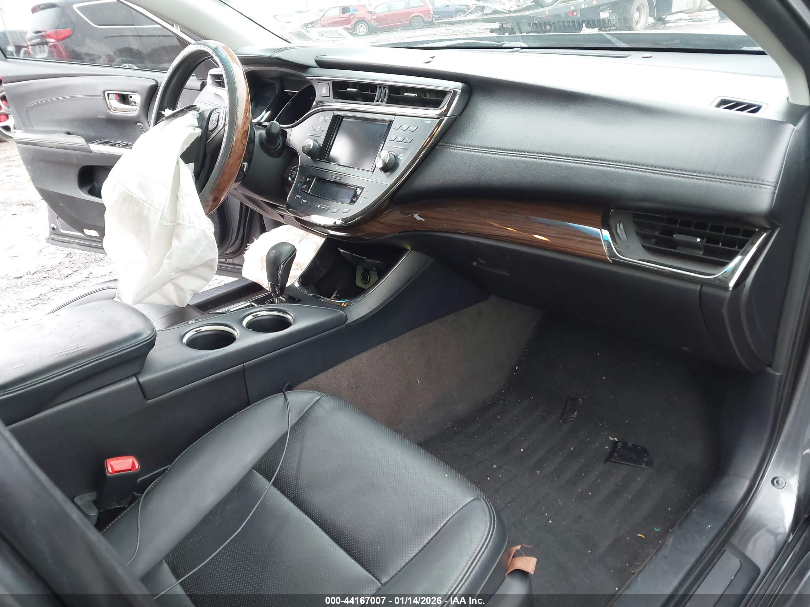 TOYOTA AVALON image 5