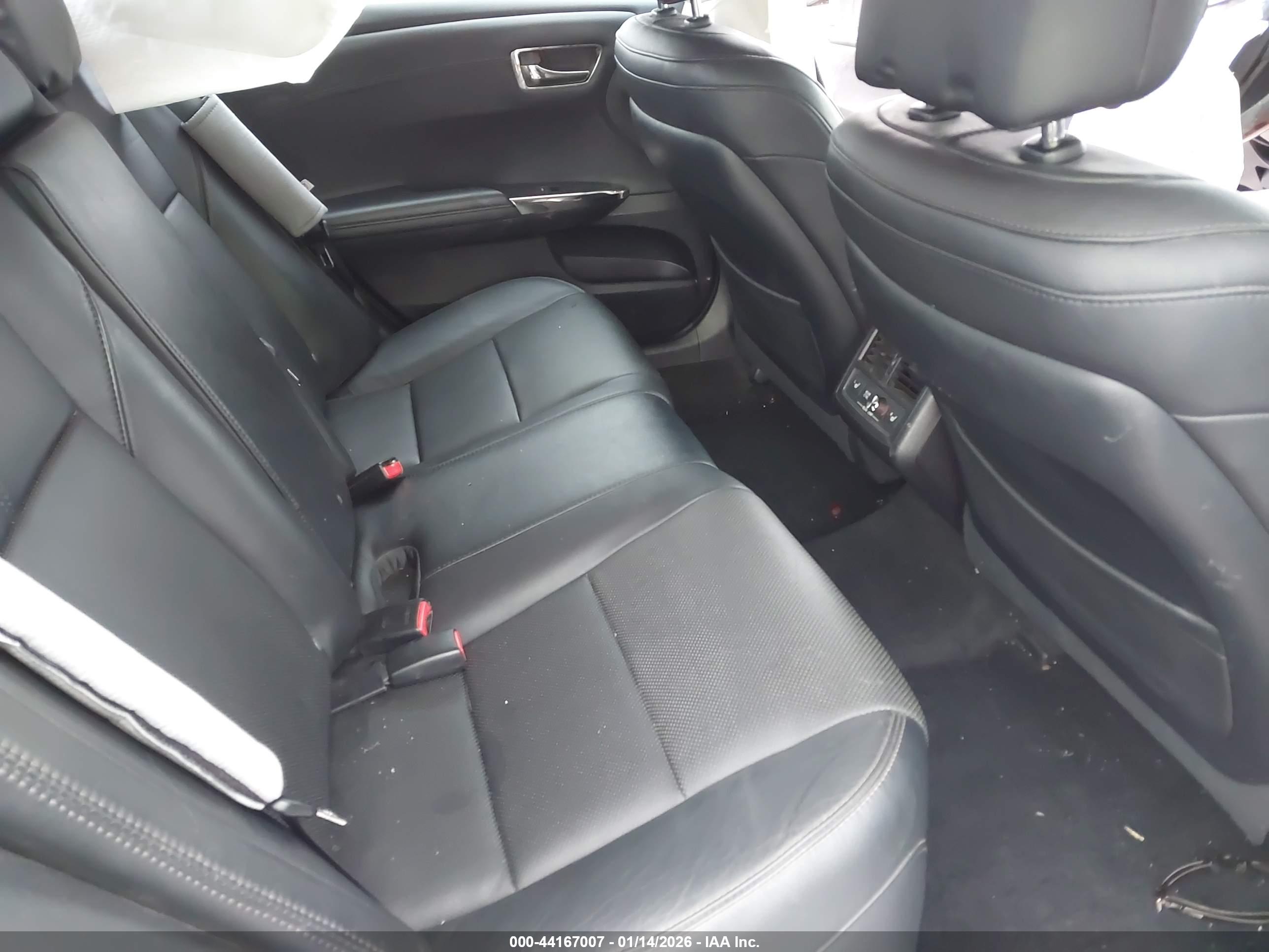 TOYOTA AVALON image 8