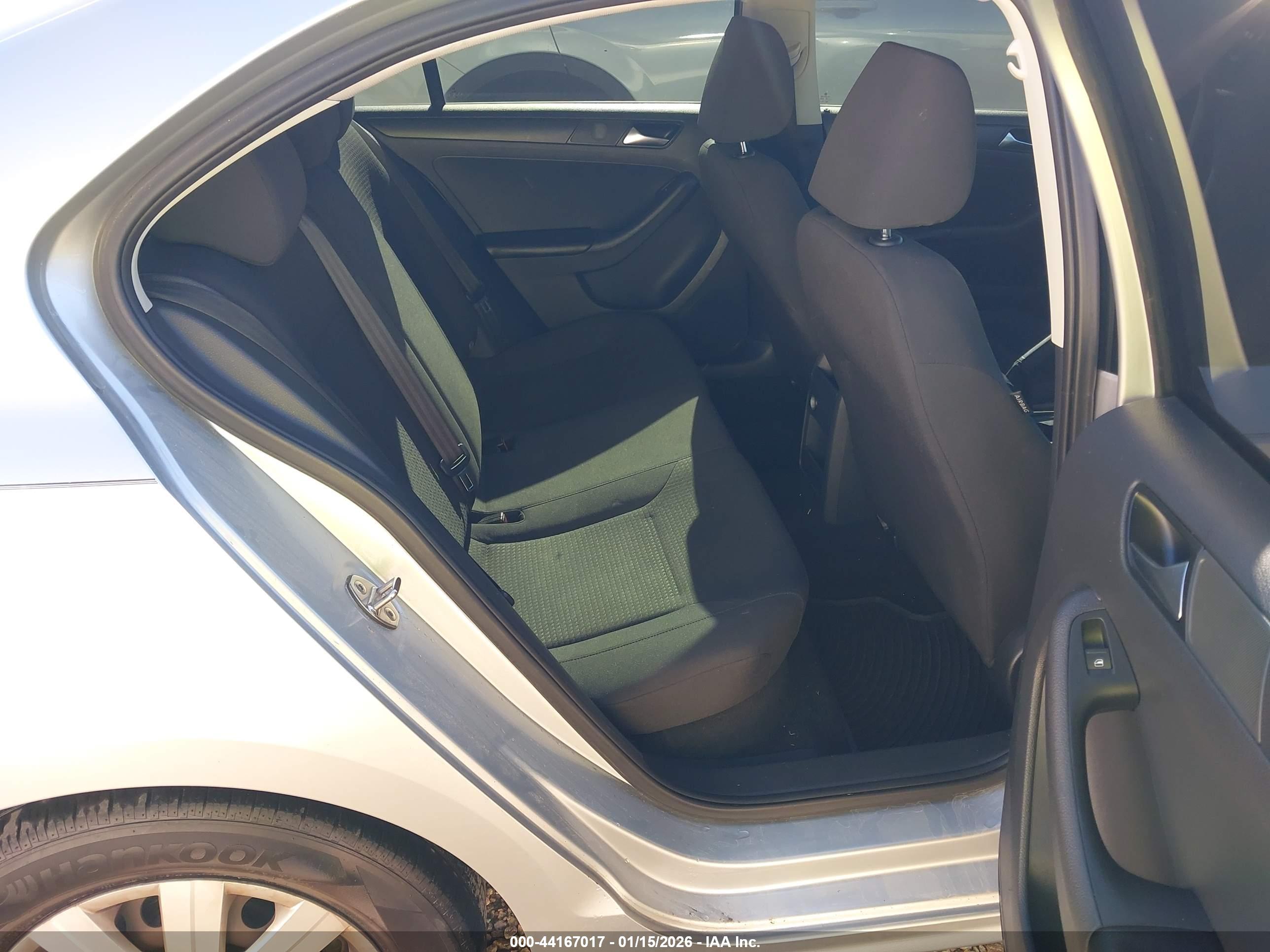VOLKSWAGEN JETTA image 8