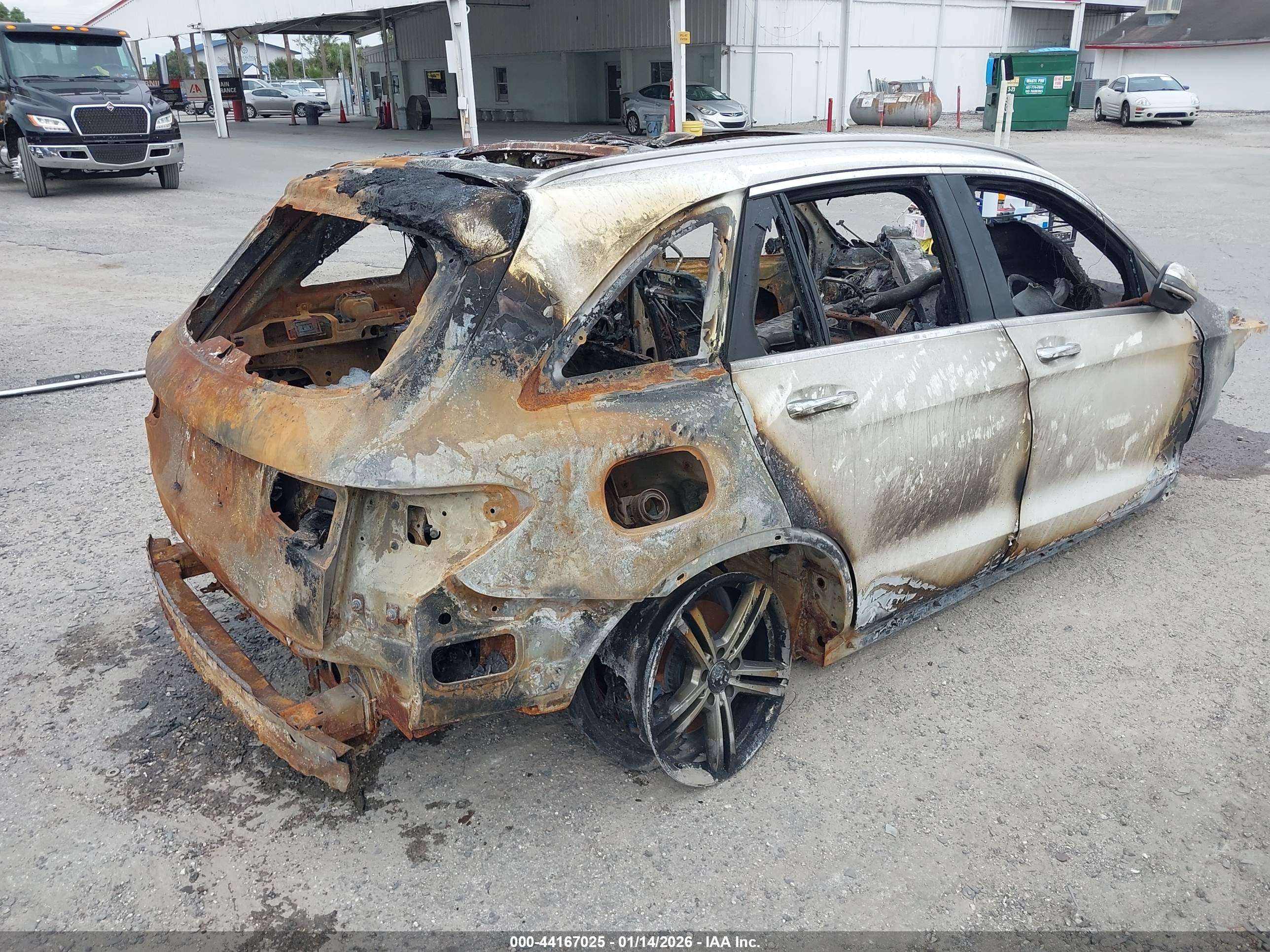 MERCEDES-BENZ GLC image 4