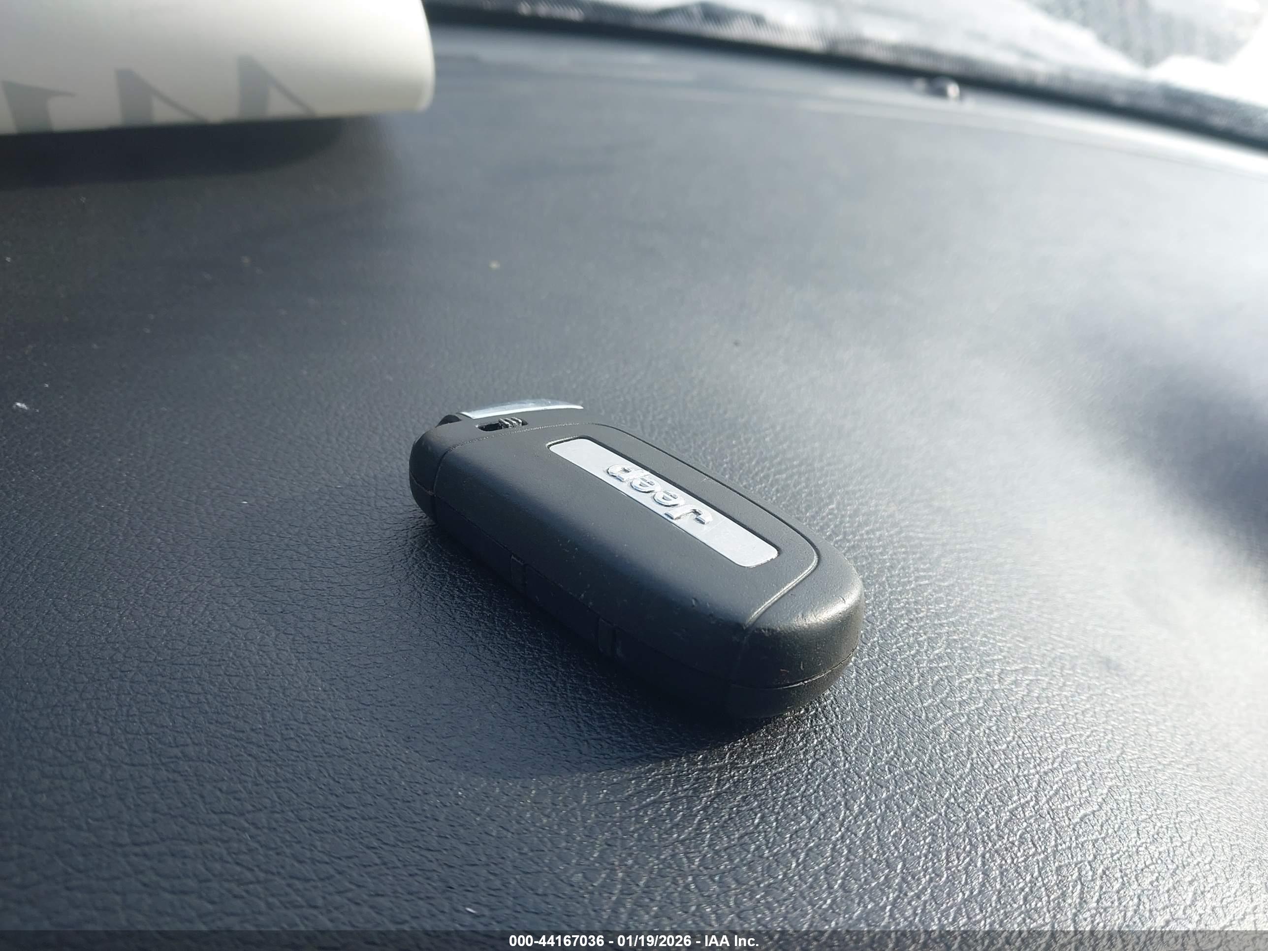 JEEP RENEGADE image 11