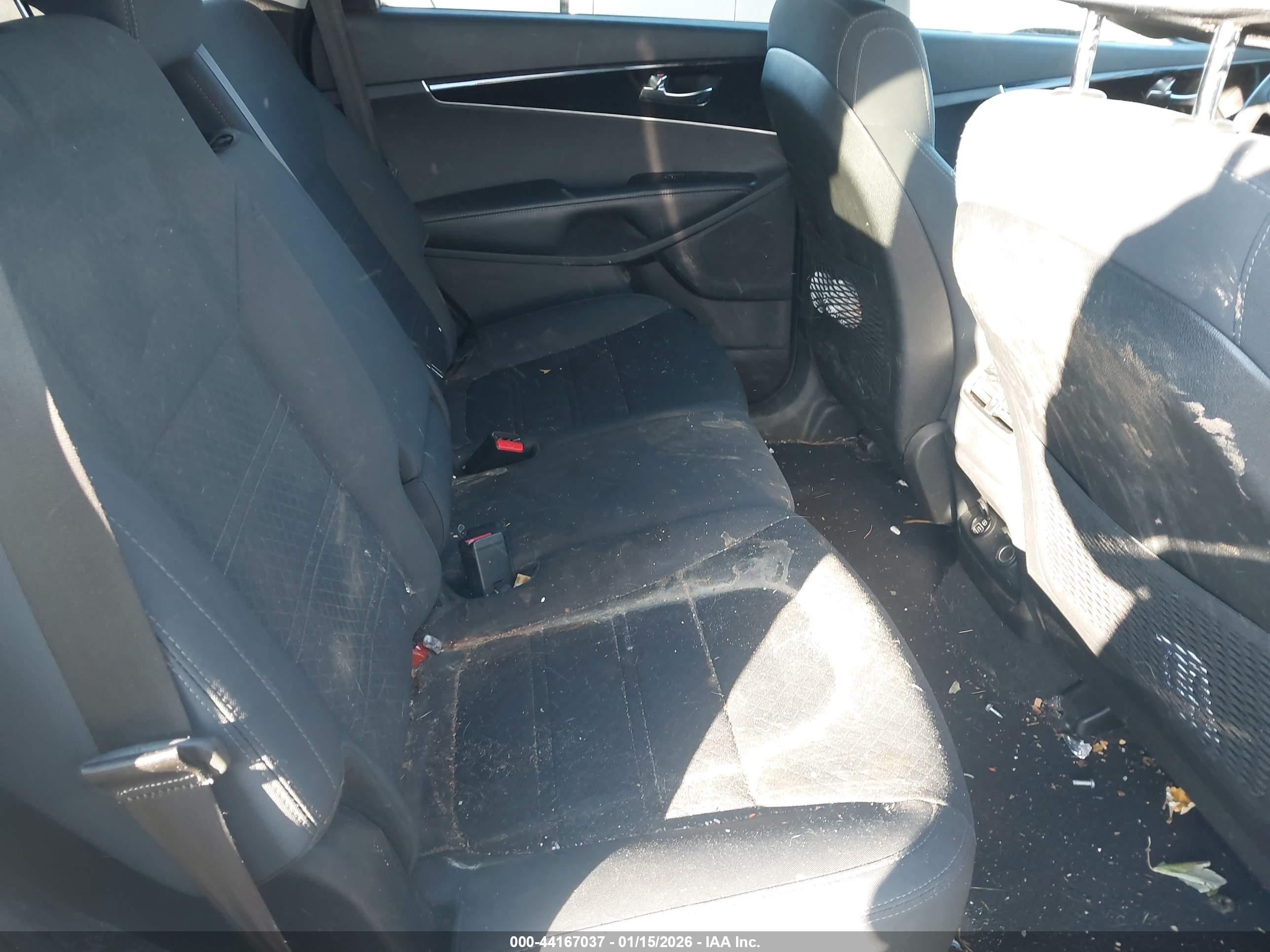 KIA SORENTO image 8