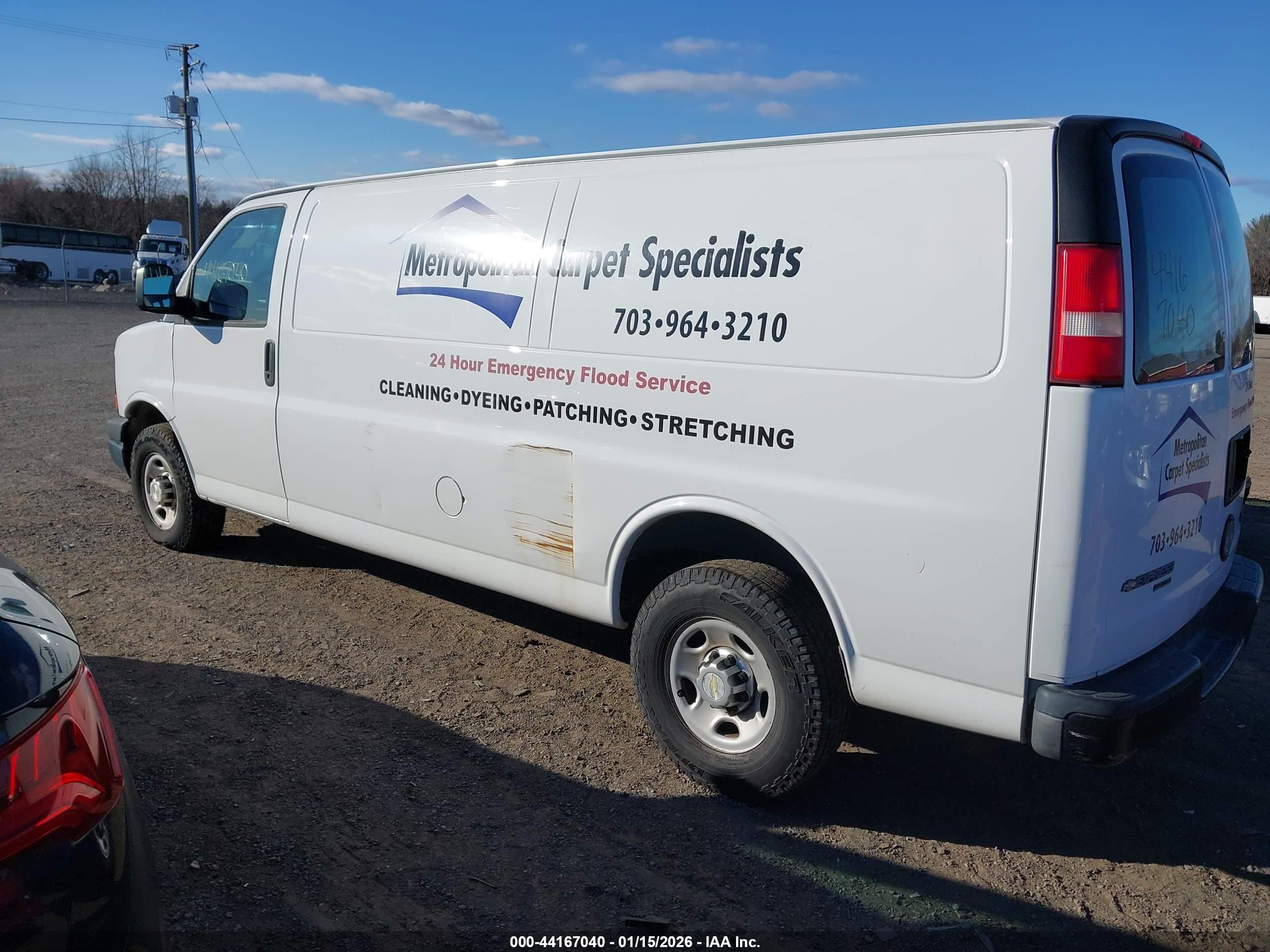 CHEVROLET EXPRESS image 3