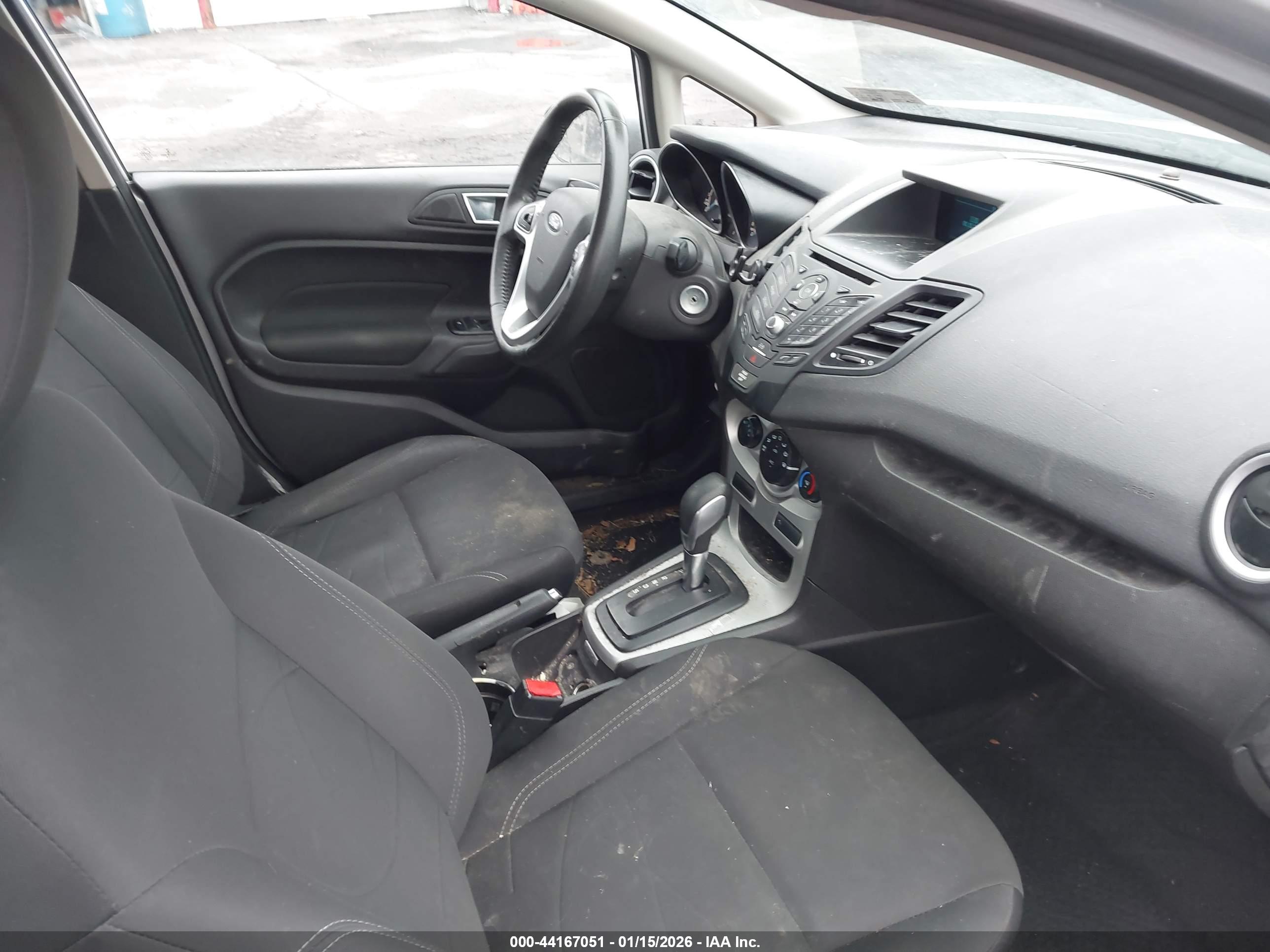 FORD FIESTA image 5