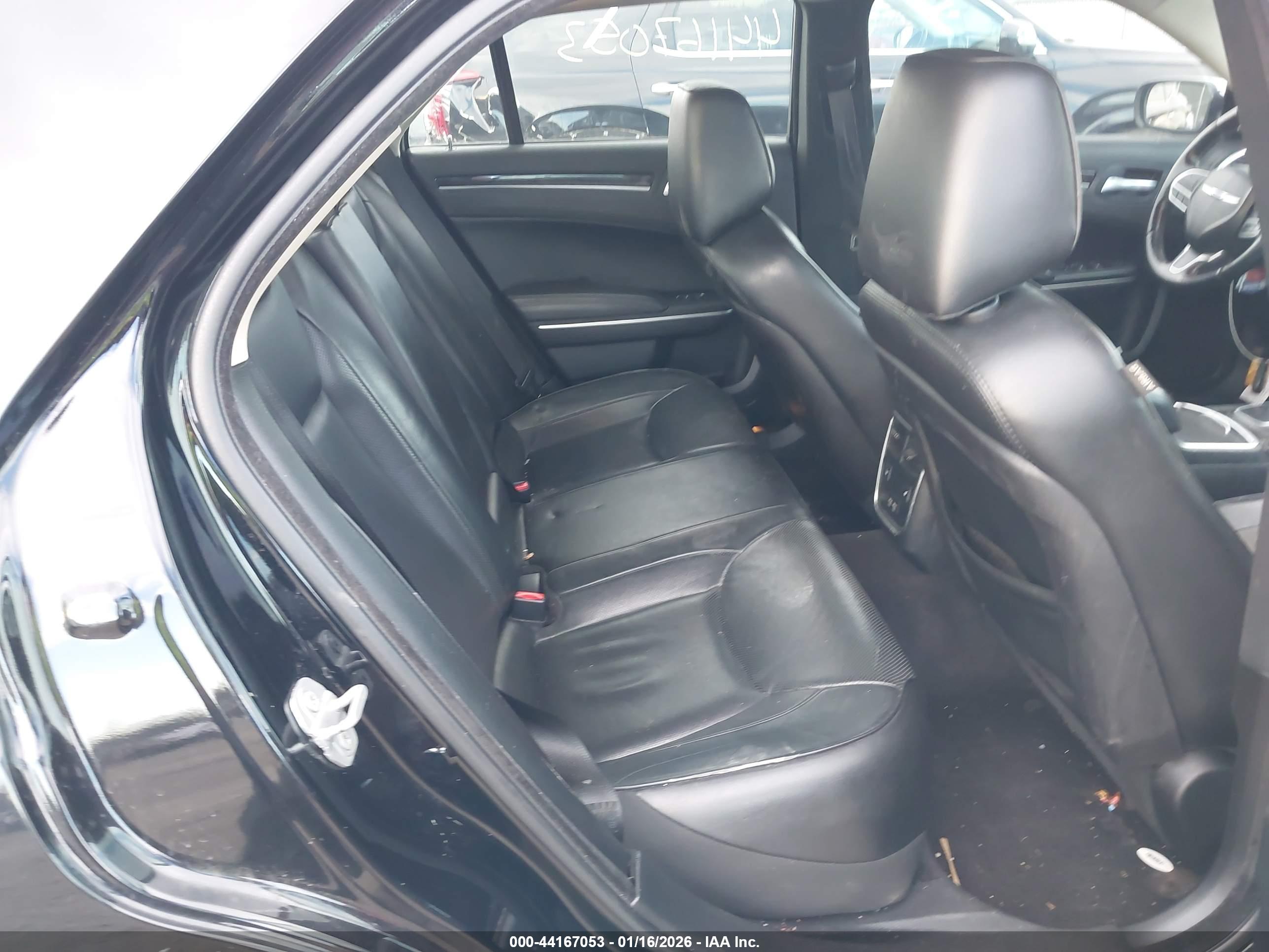 CHRYSLER 300 image 8