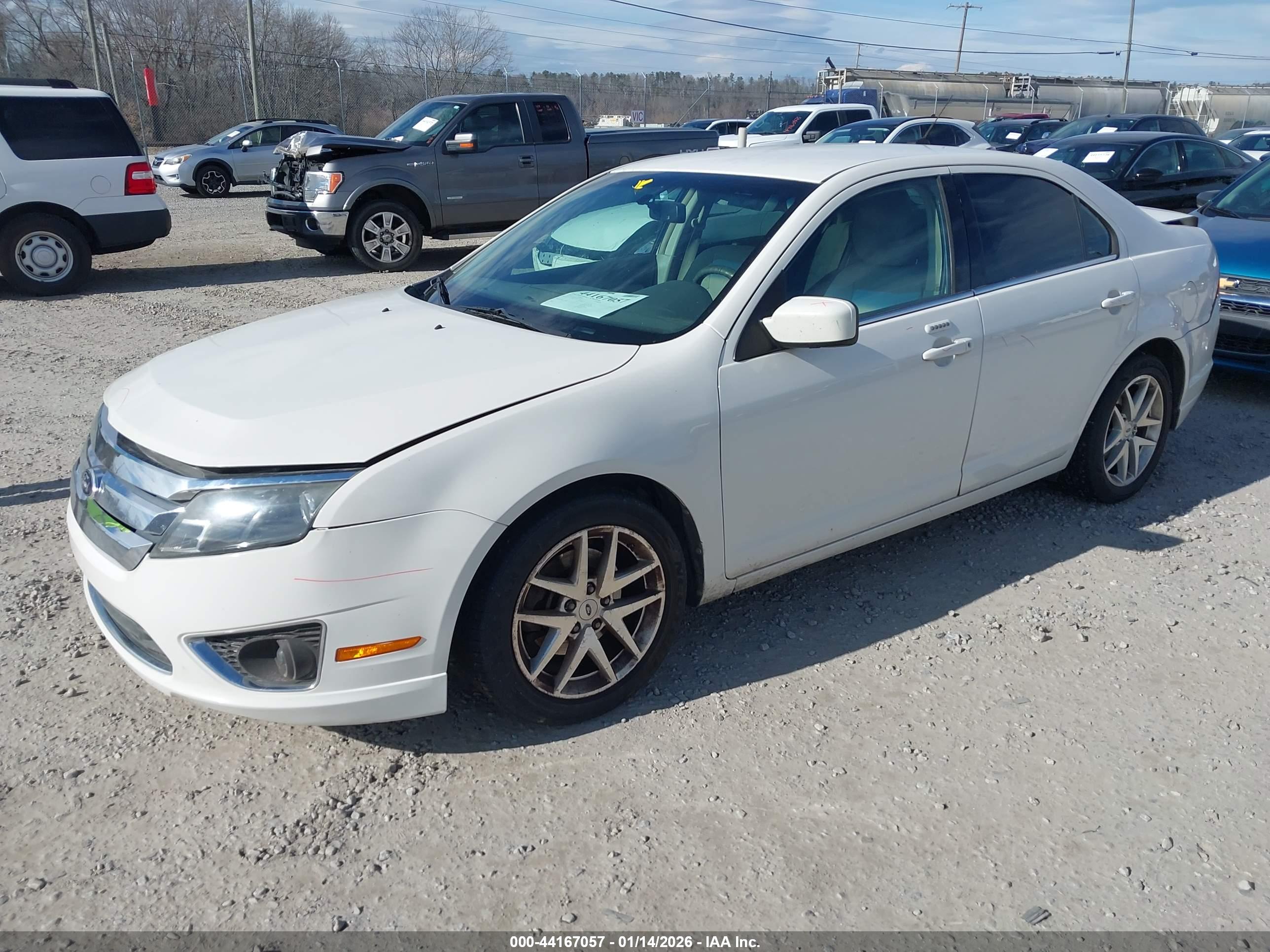 FORD FUSION image 2