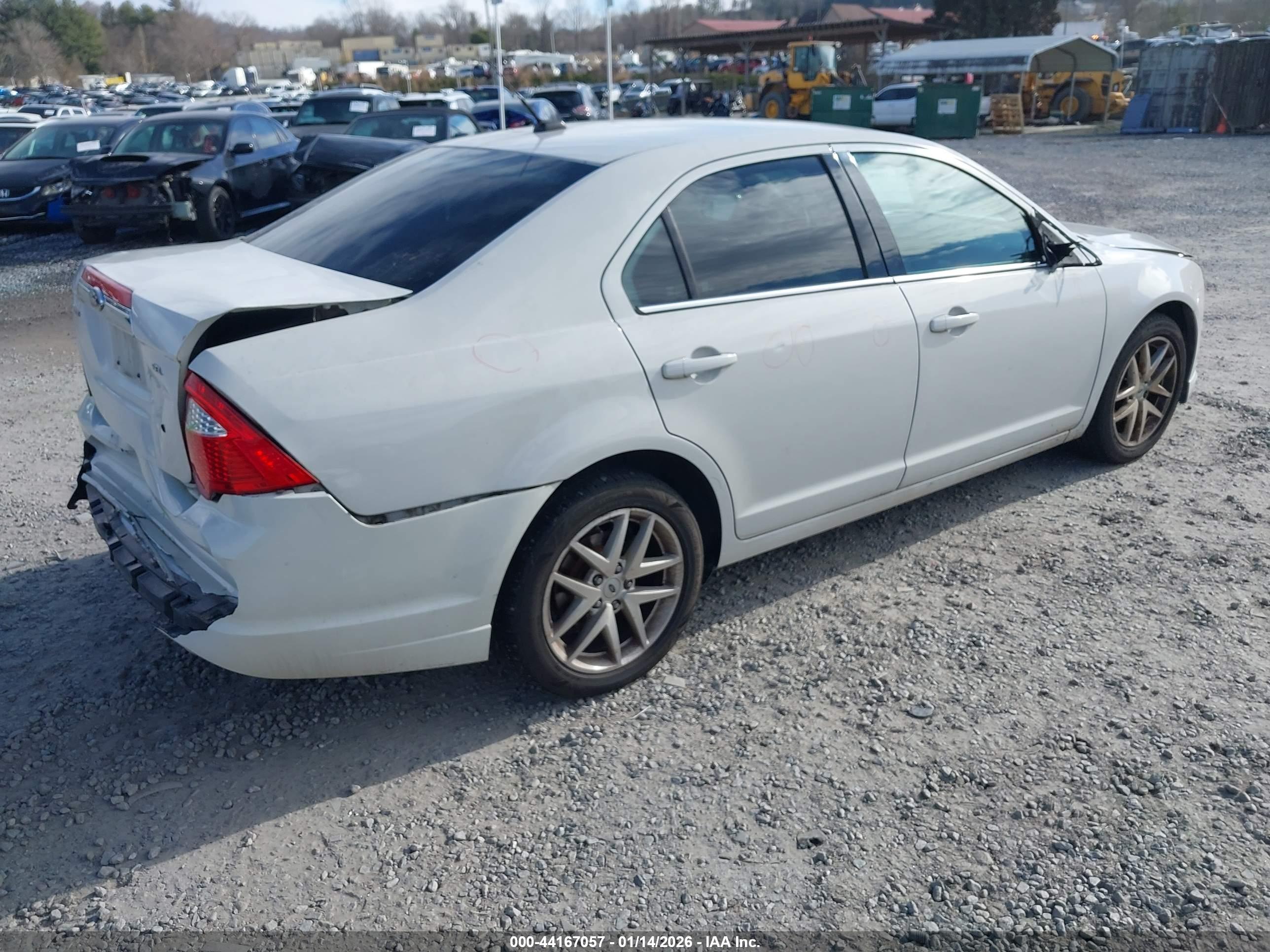FORD FUSION image 4