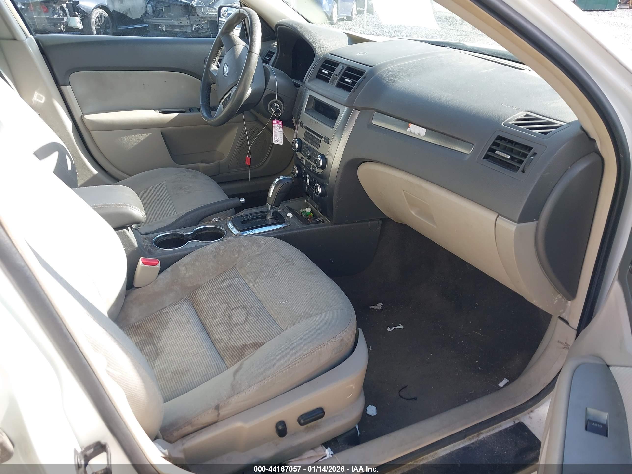 FORD FUSION image 5
