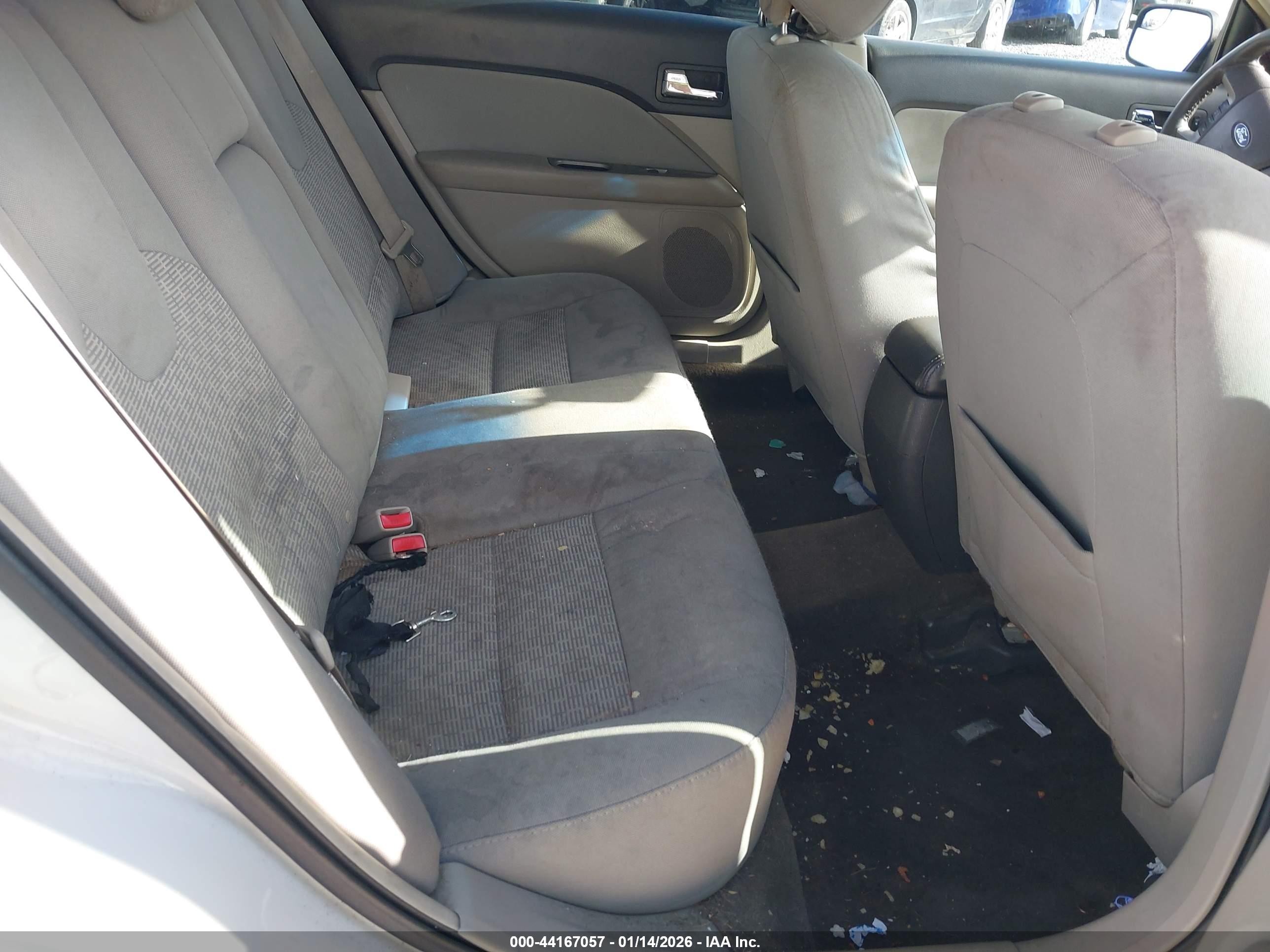 FORD FUSION image 8