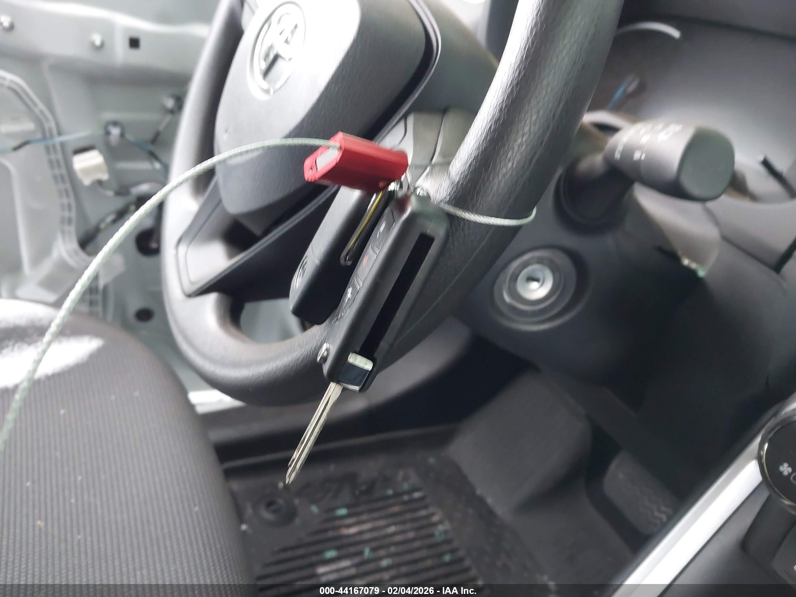 TOYOTA RAV4 image 11