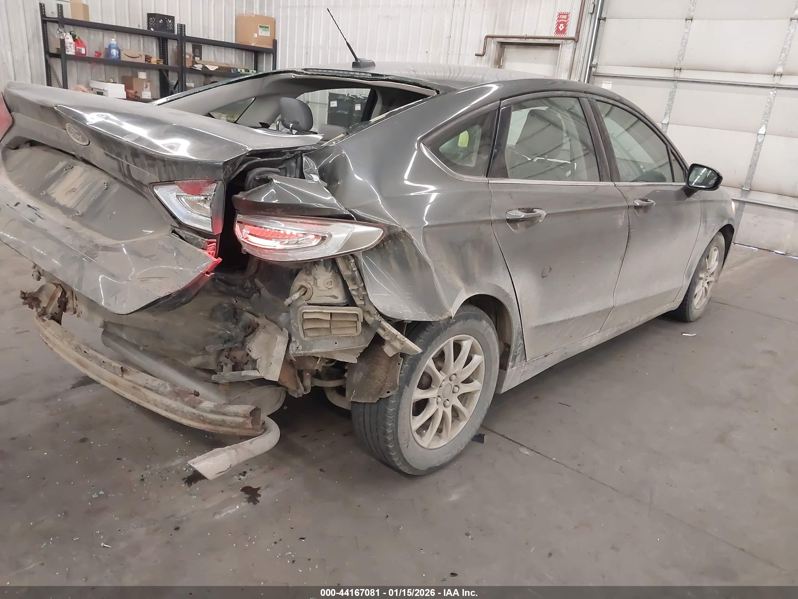 FORD FUSION image 4