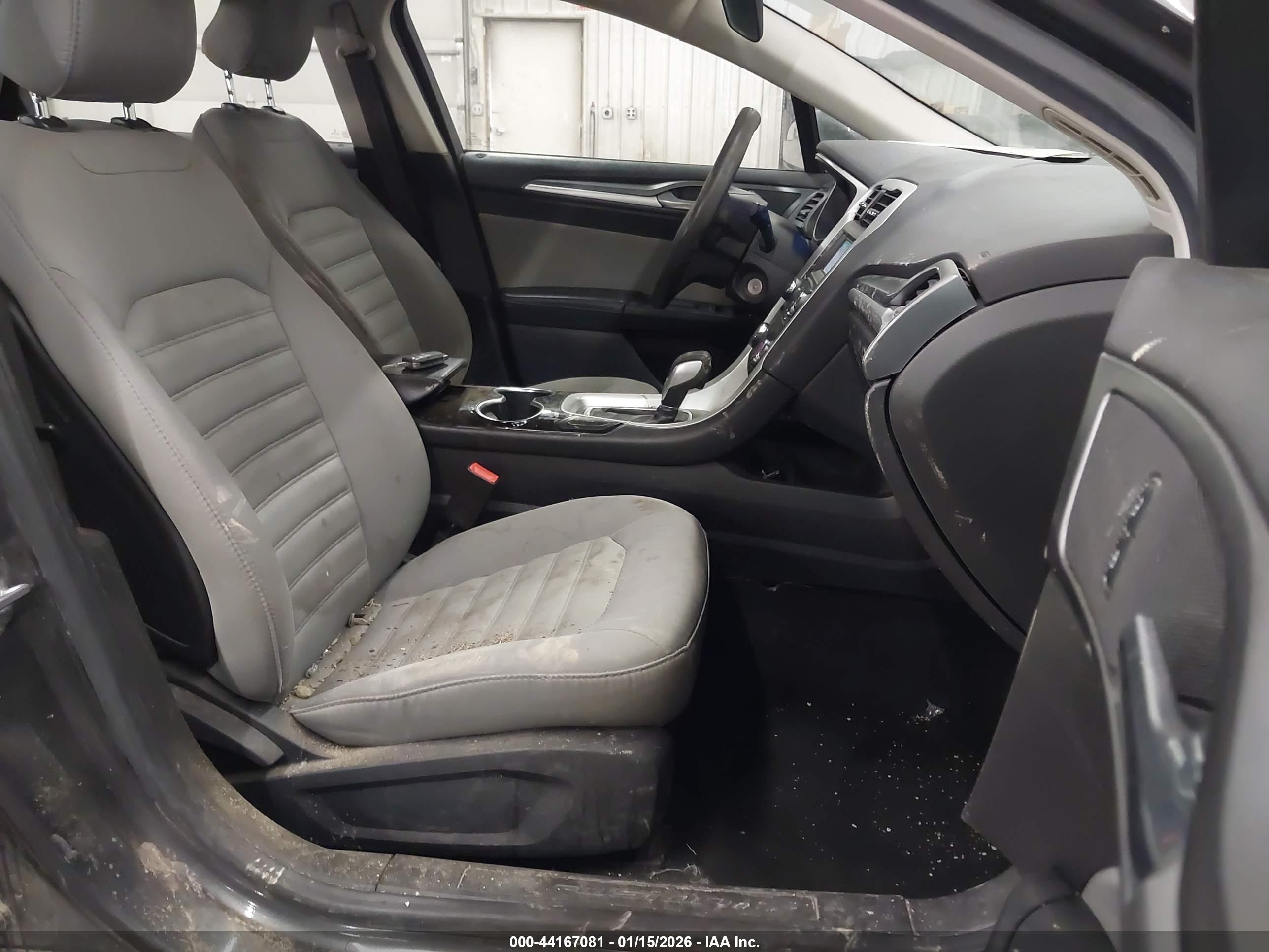 FORD FUSION image 5