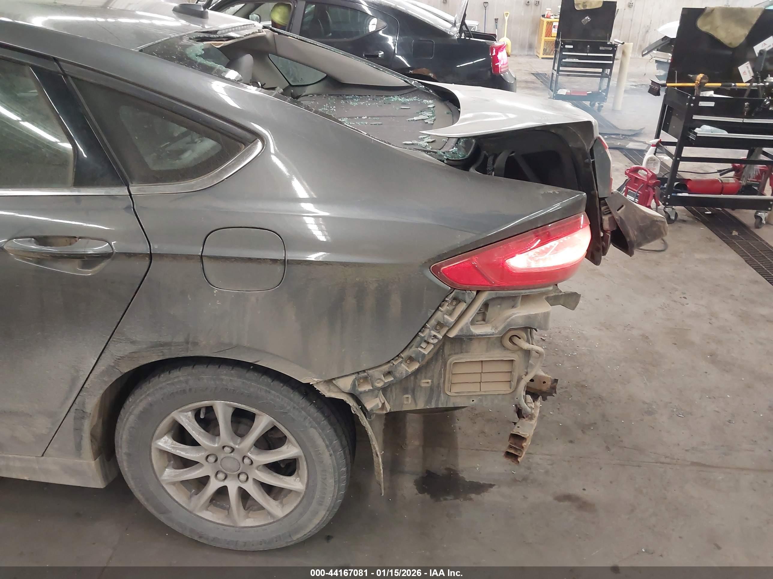 FORD FUSION image 6