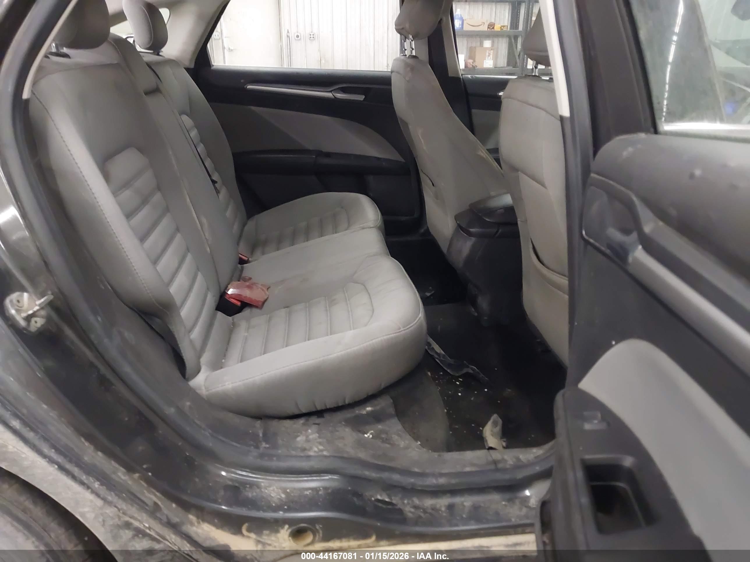 FORD FUSION image 8