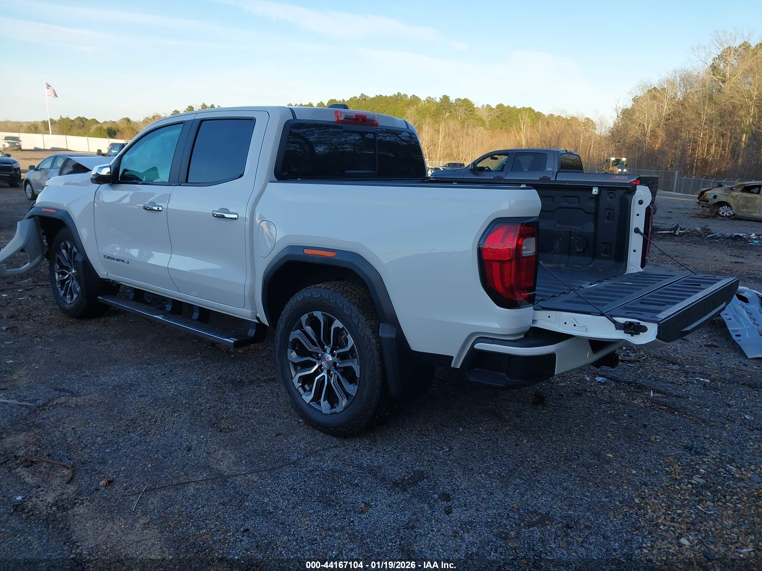 GMC CANYON image 3