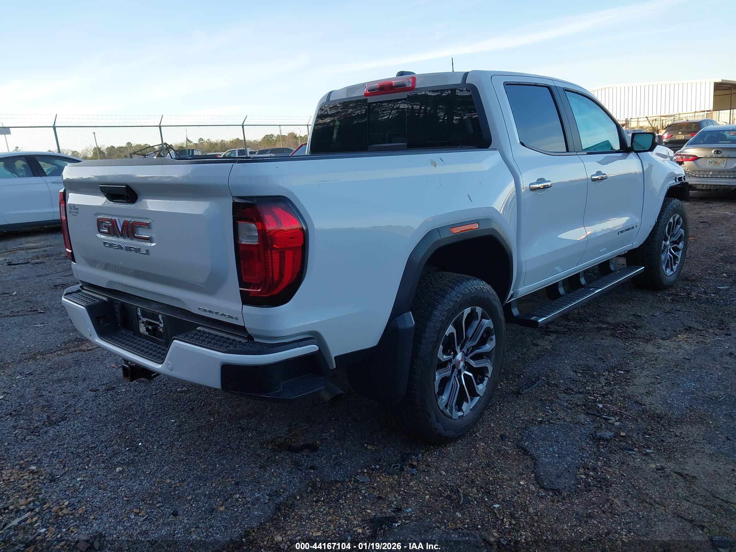 GMC CANYON image 4