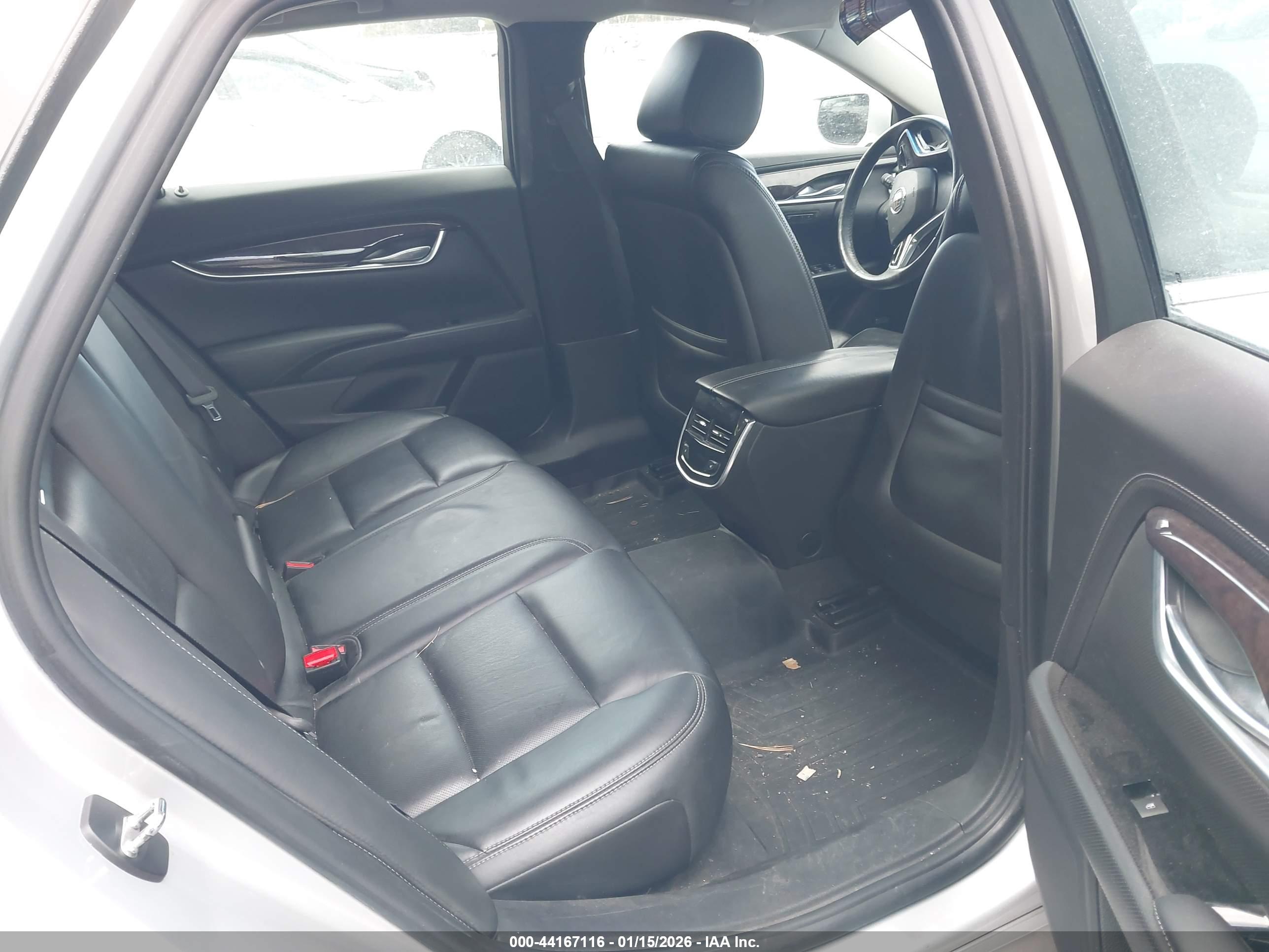 CADILLAC XTS image 8