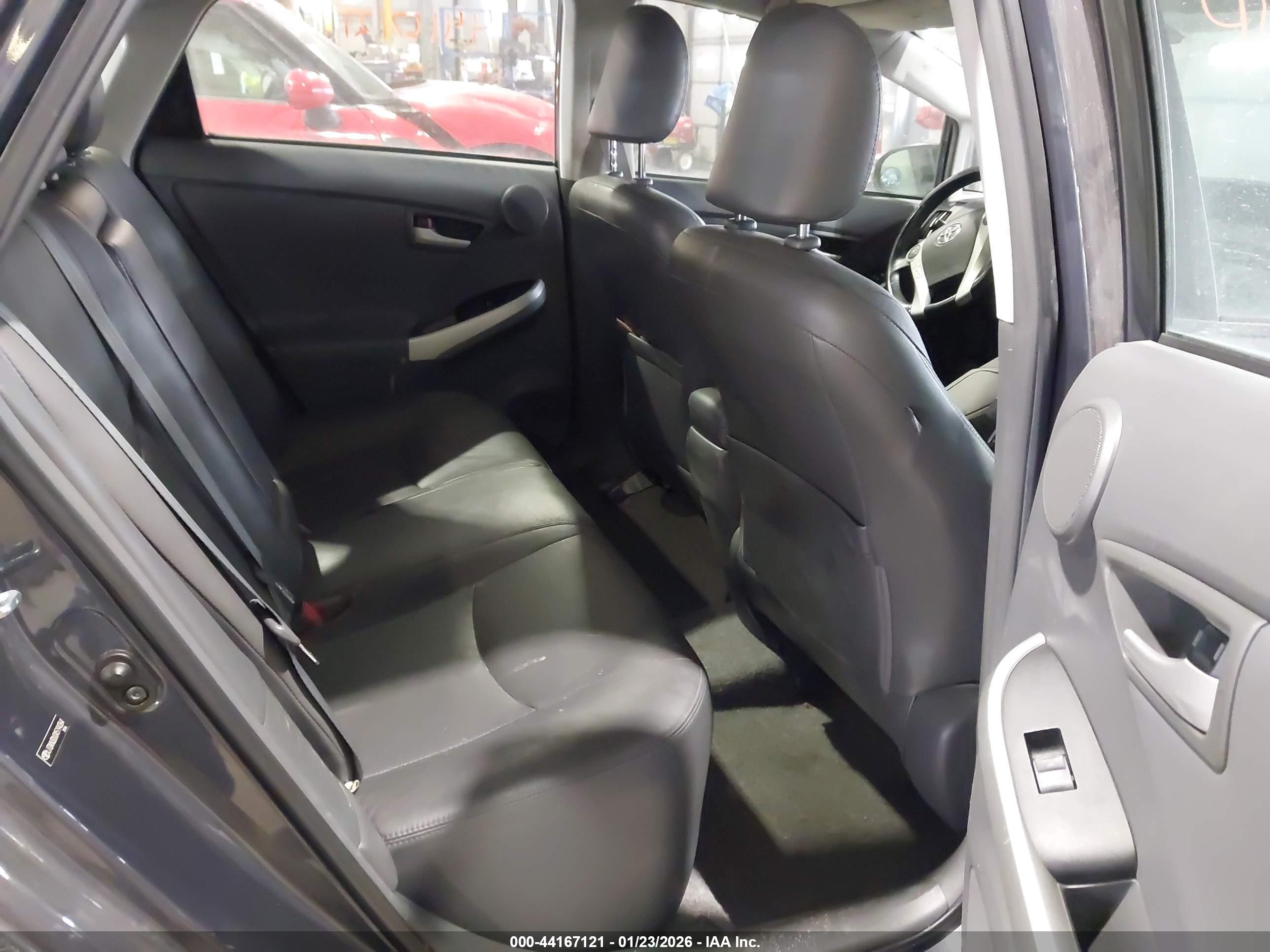 TOYOTA PRIUS image 8