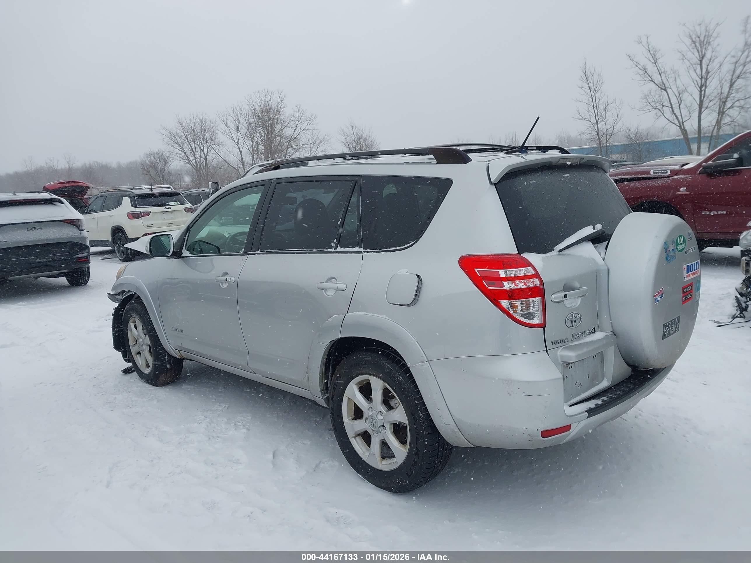TOYOTA RAV4 image 3