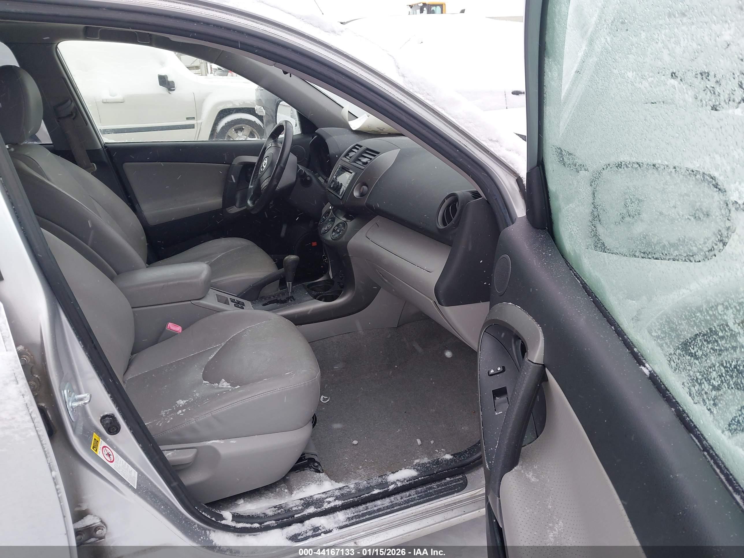 TOYOTA RAV4 image 5