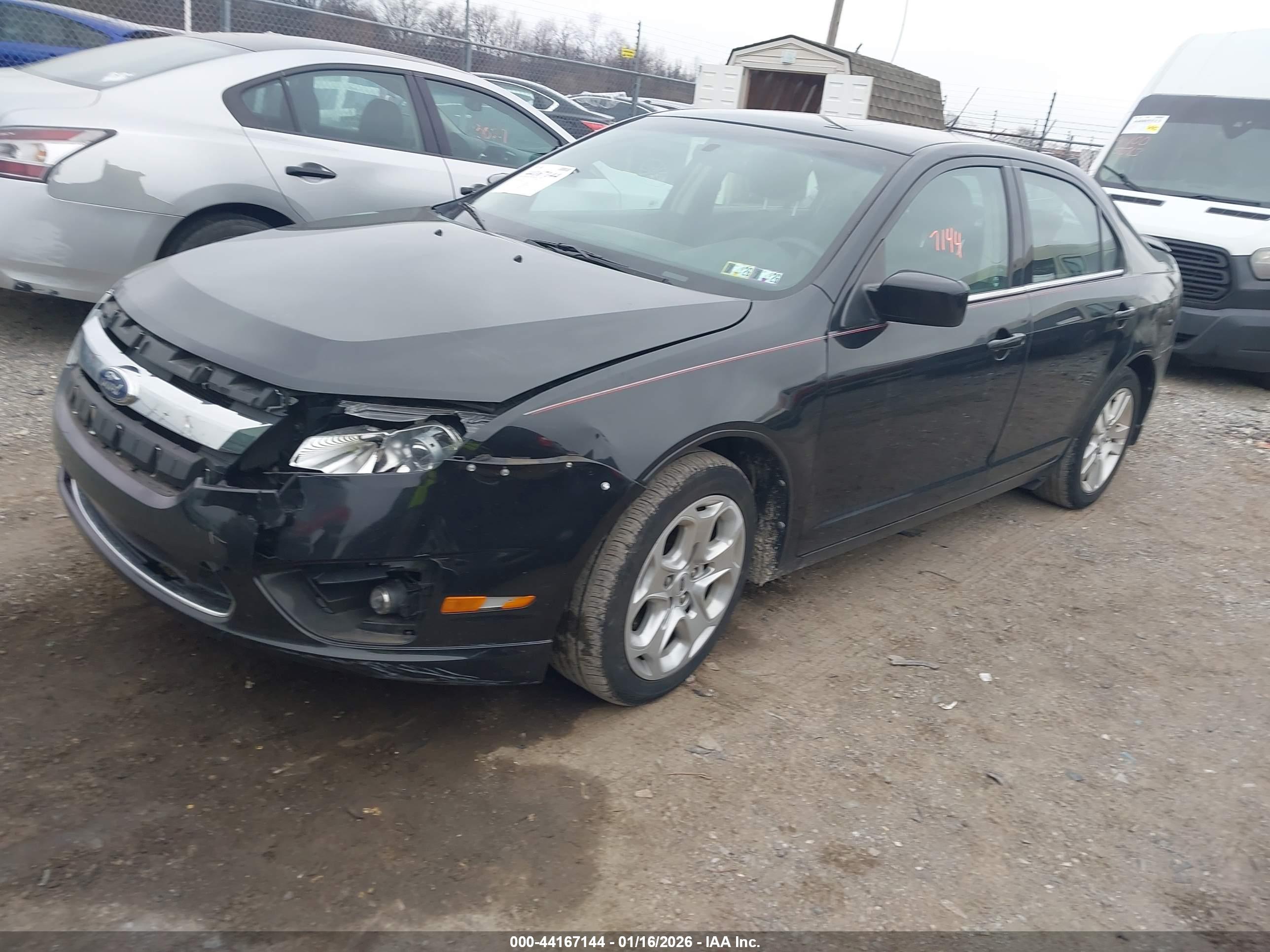 FORD FUSION image 2
