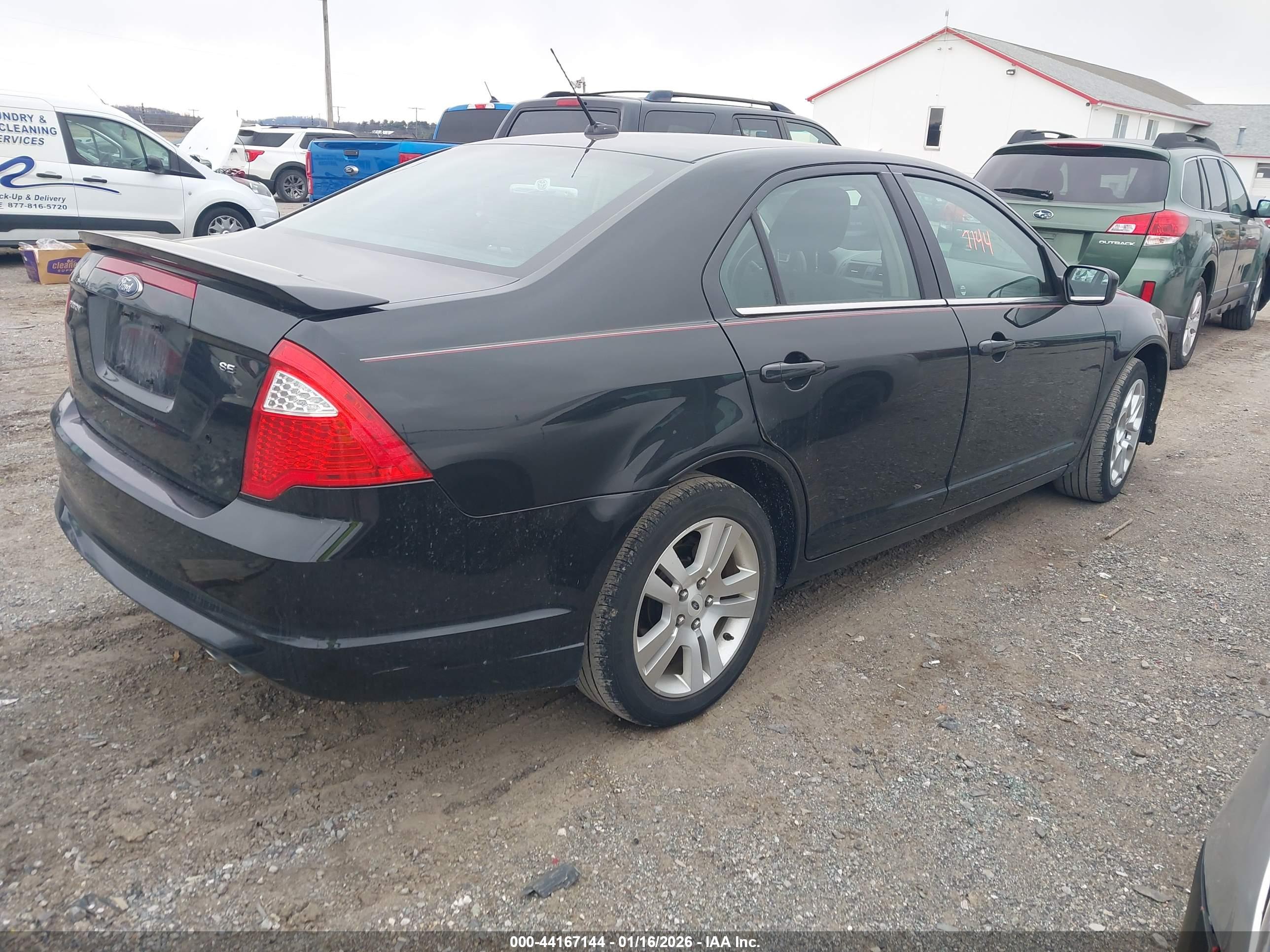 FORD FUSION image 4