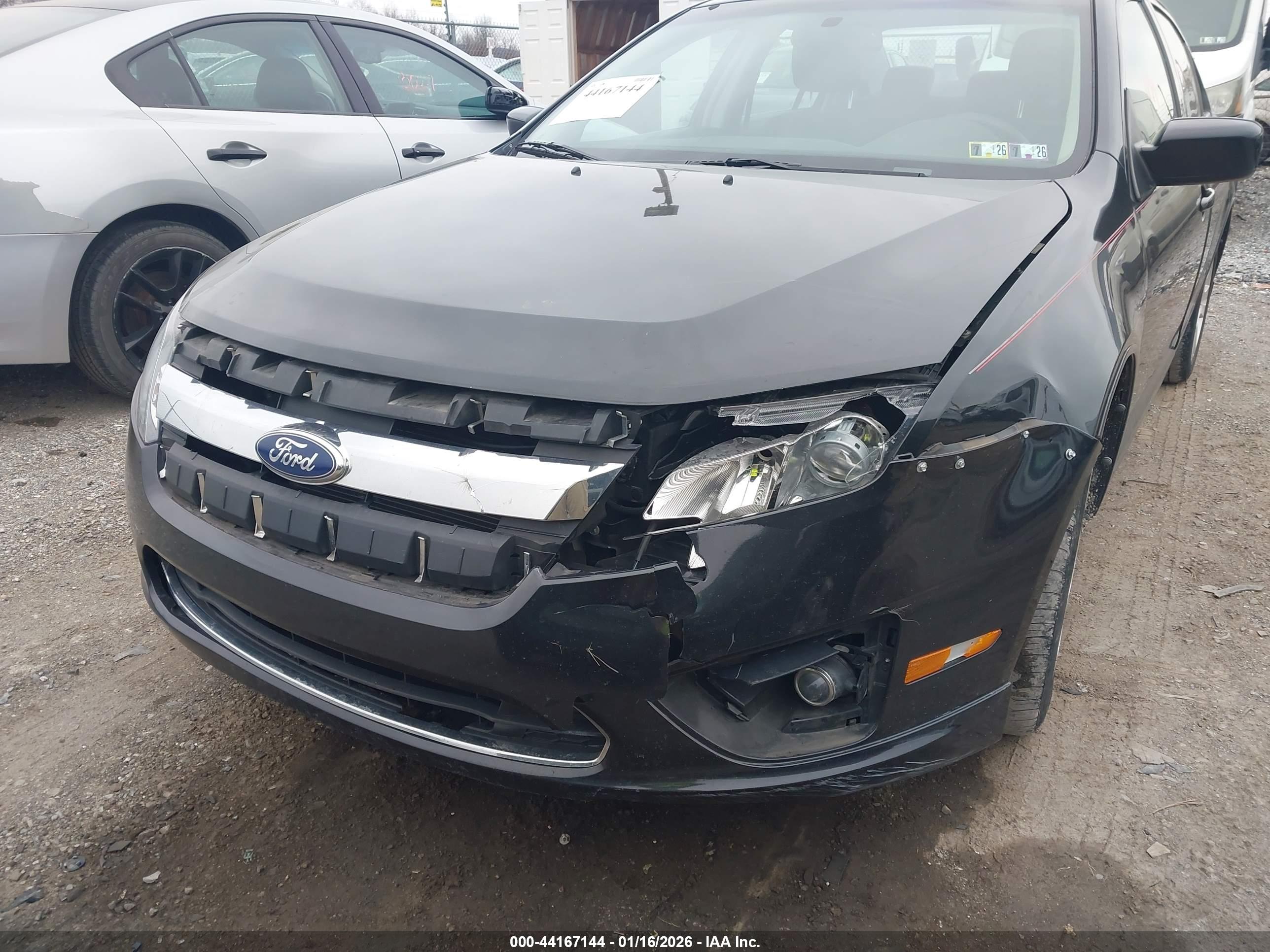 FORD FUSION image 6