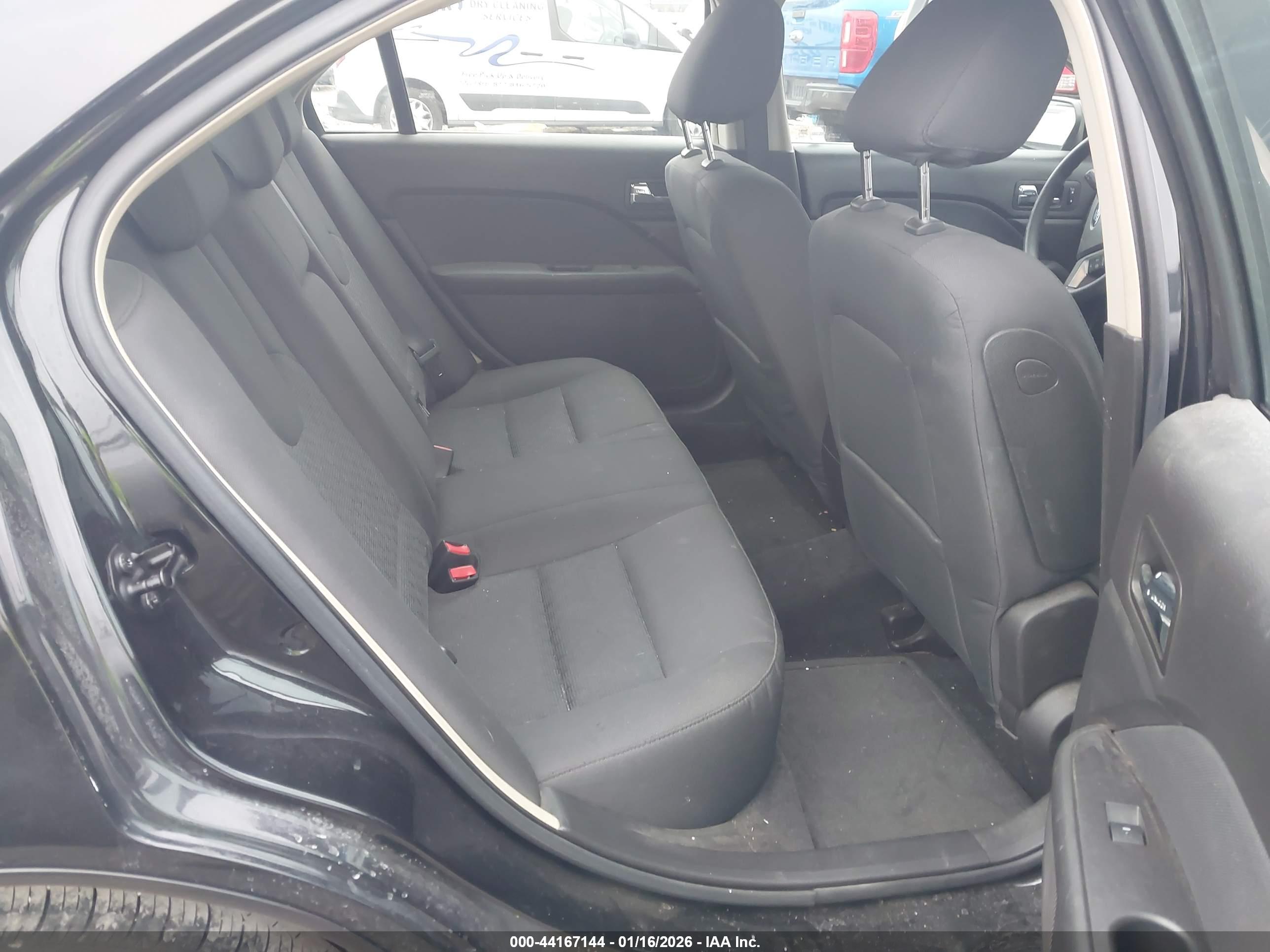FORD FUSION image 8