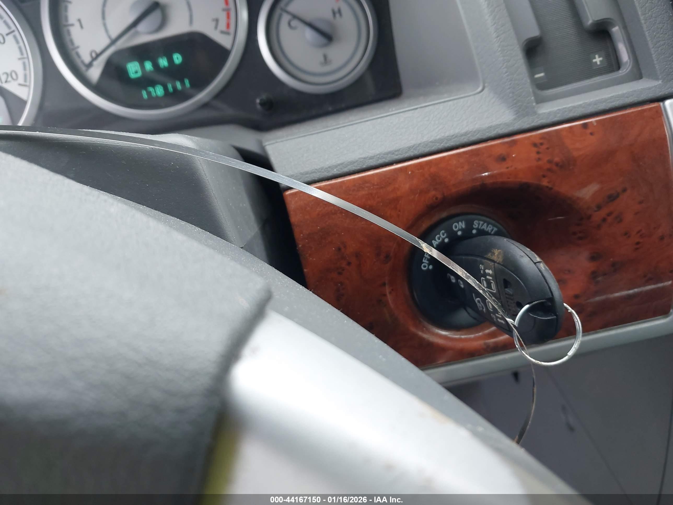 CHRYSLER TOWN image 11