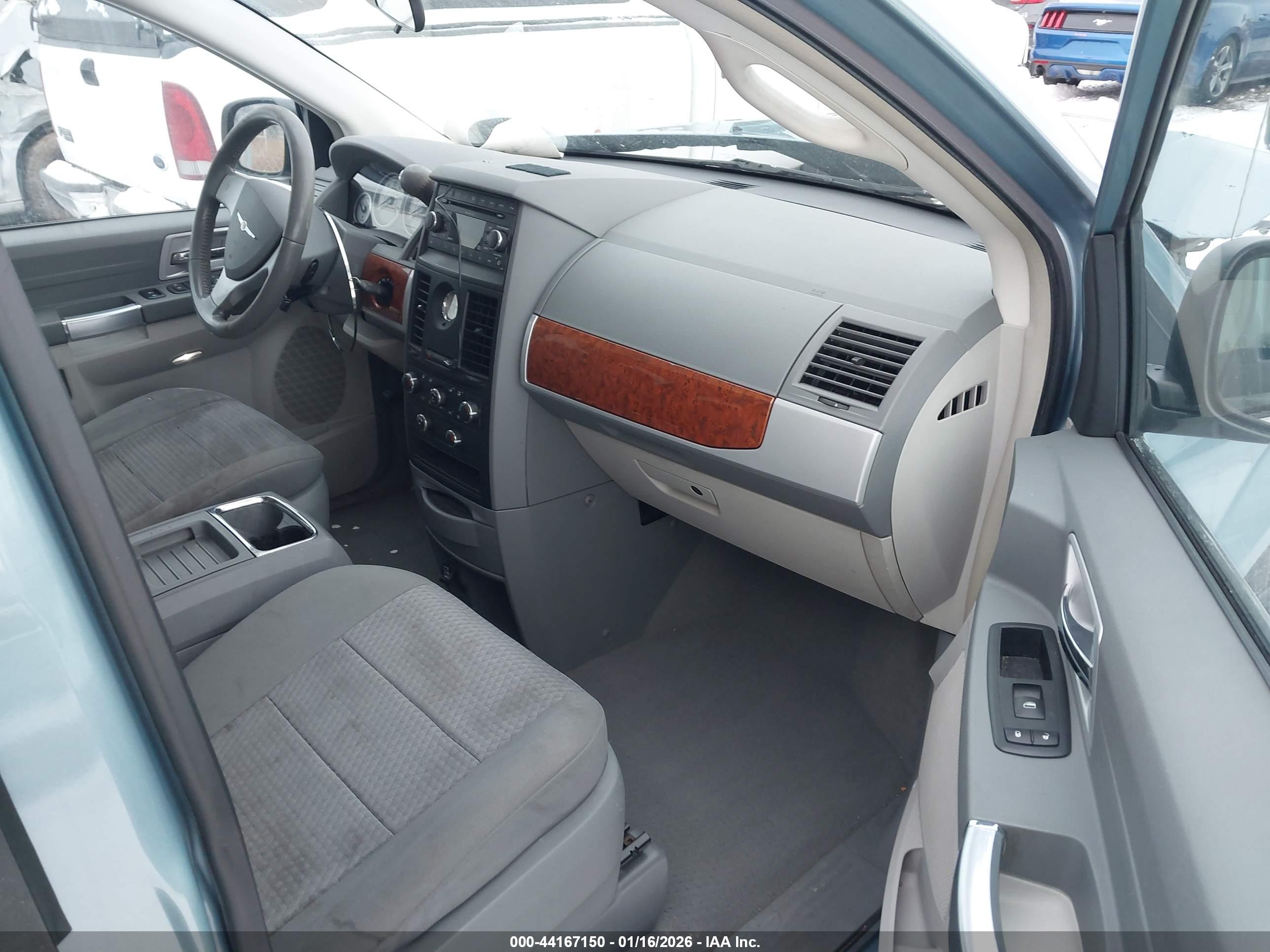 CHRYSLER TOWN image 5