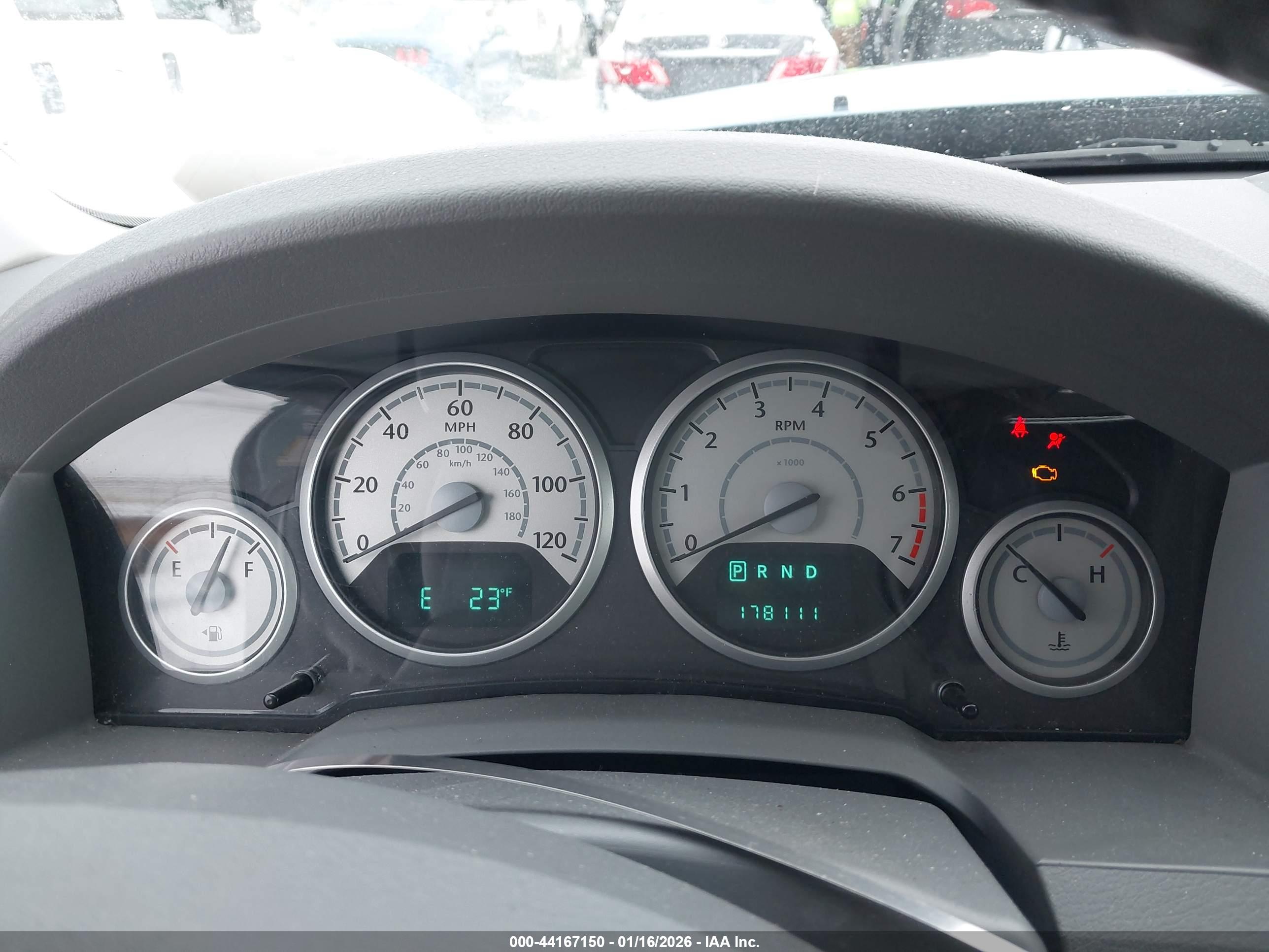 CHRYSLER TOWN image 7