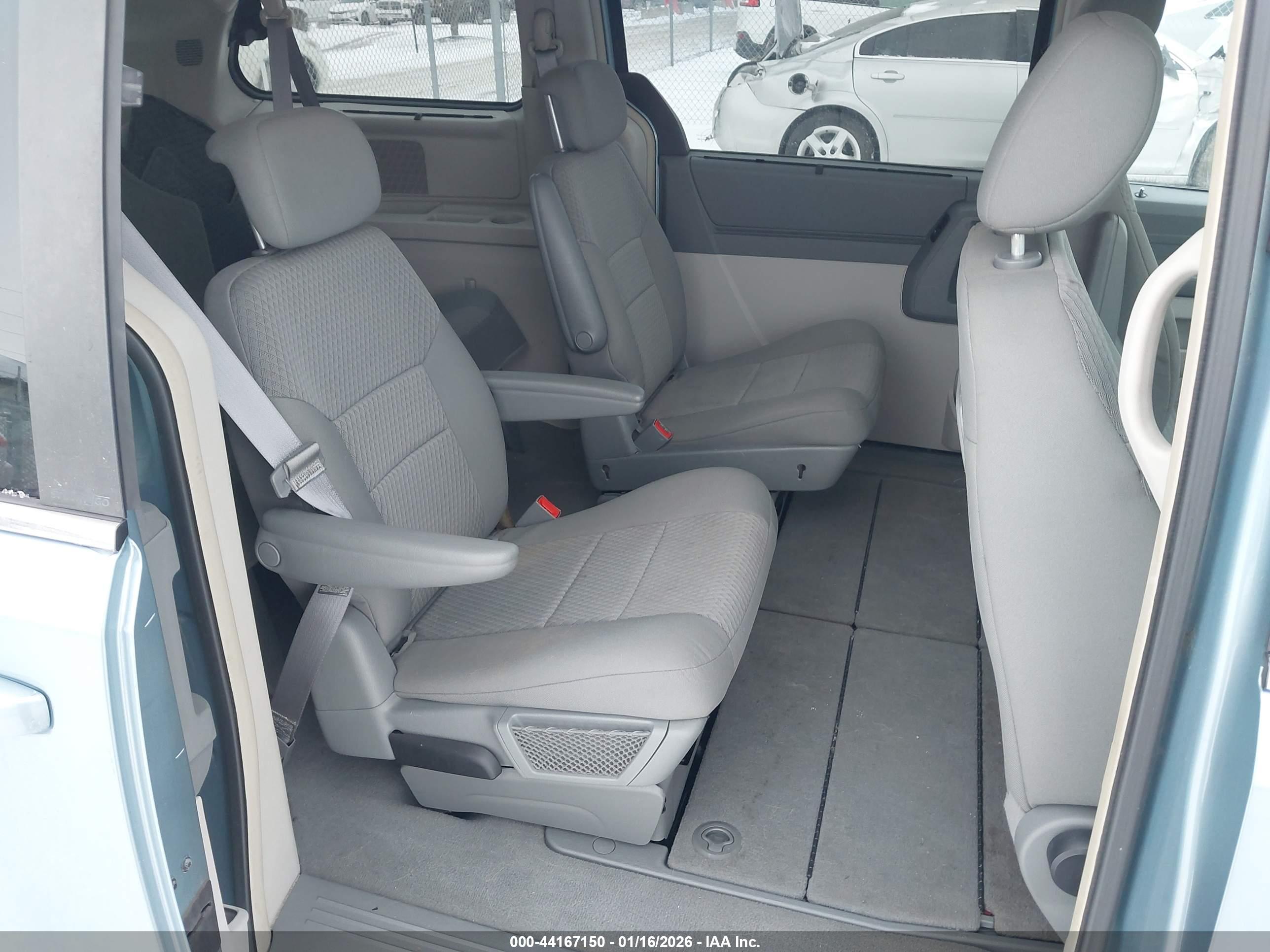 CHRYSLER TOWN image 8