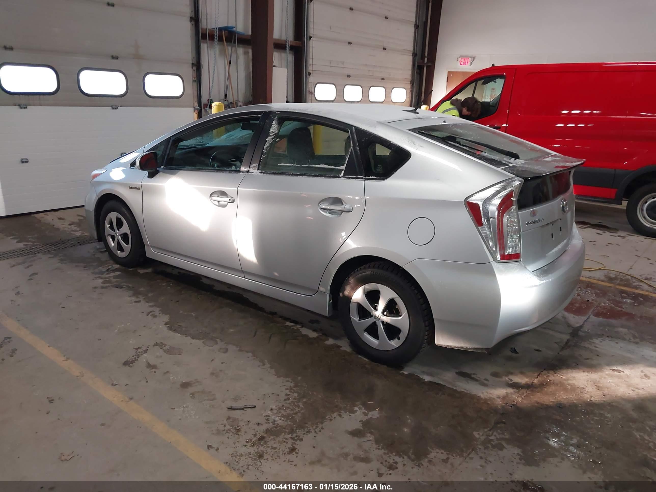 TOYOTA PRIUS image 3