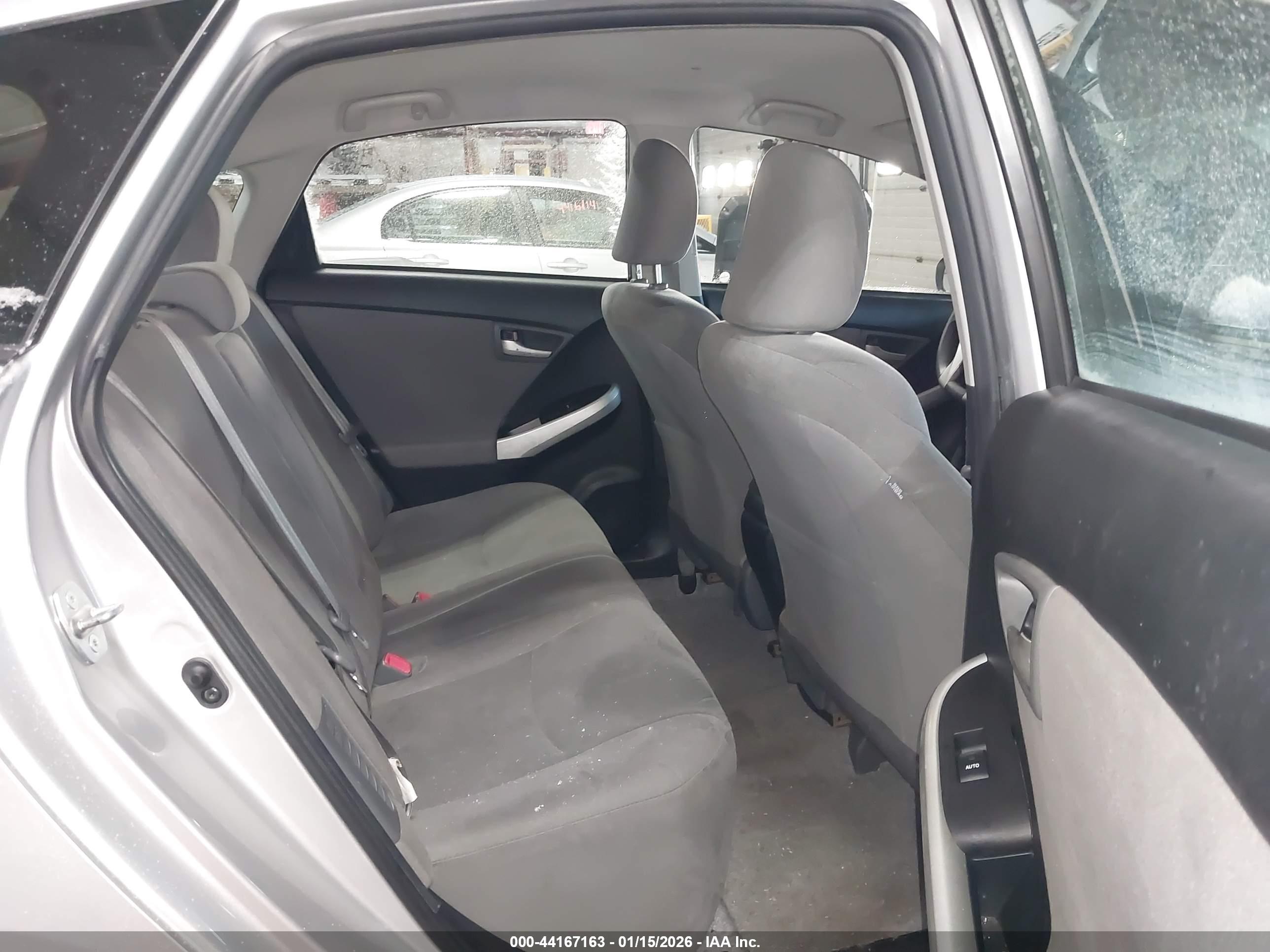 TOYOTA PRIUS image 8