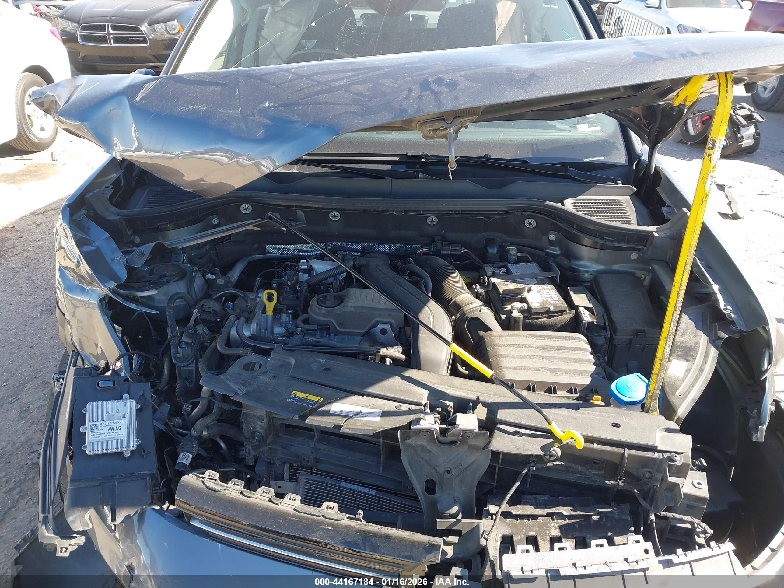 VOLKSWAGEN TAOS image 10