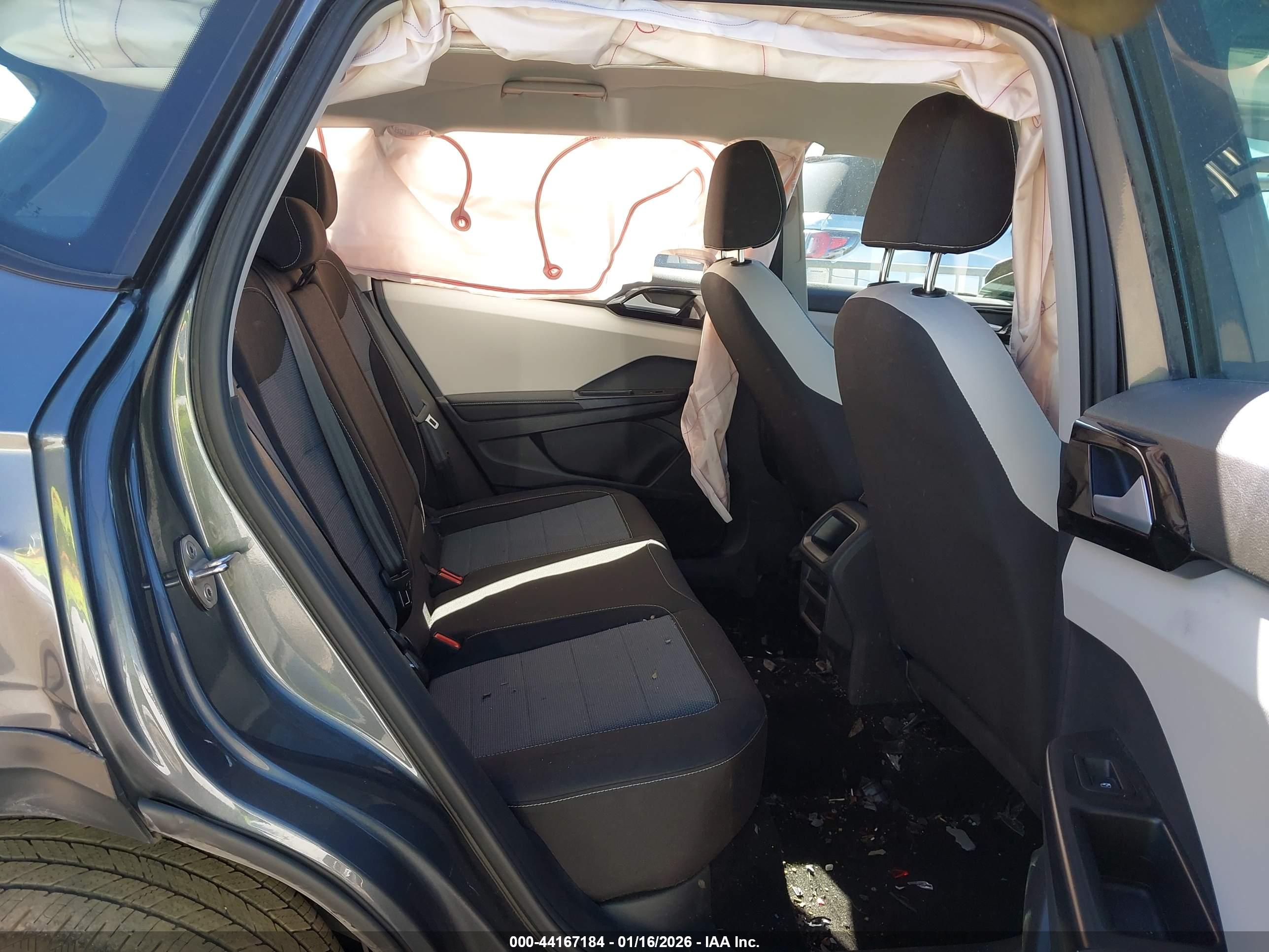 VOLKSWAGEN TAOS image 8